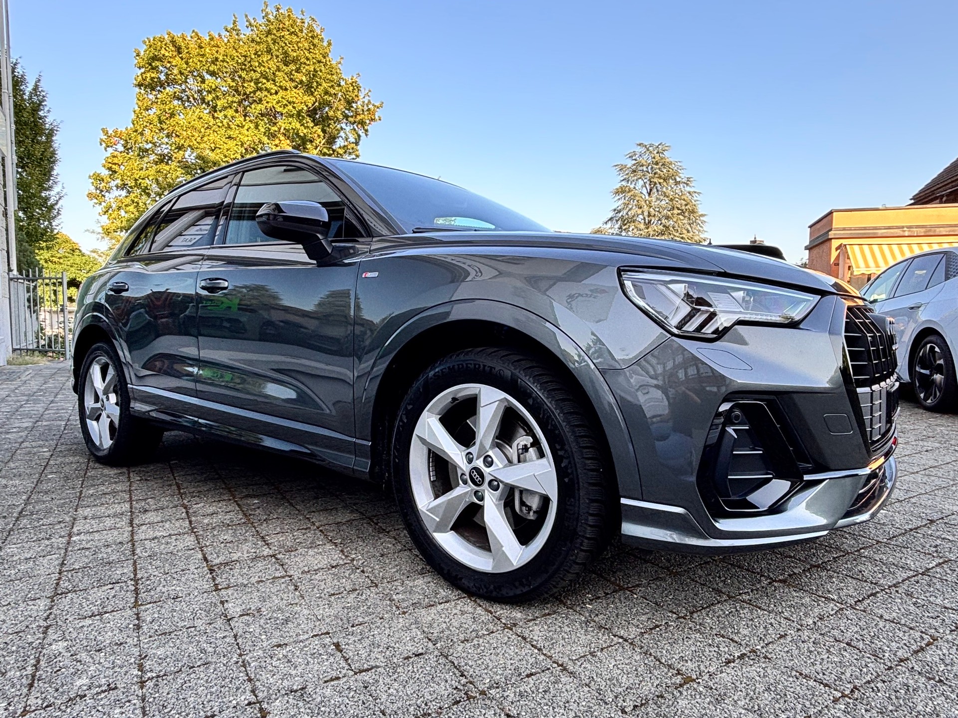 AUDI Q3 40 TDI quattro S-tronic-image-14