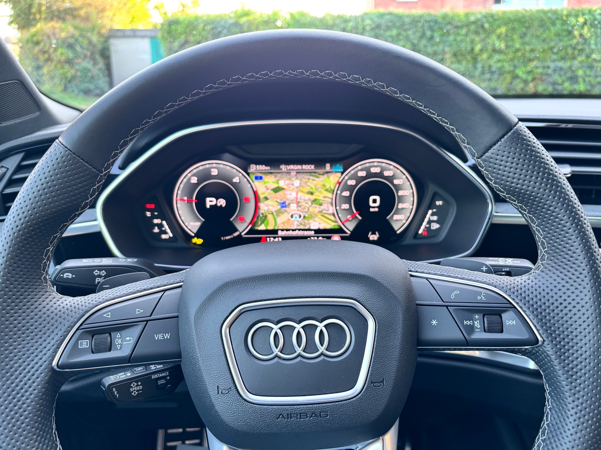 AUDI Q3 40 TDI quattro S-tronic-image-3