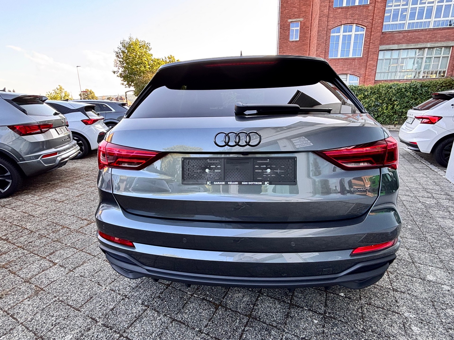 AUDI Q3 40 TDI quattro S-tronic-image-11