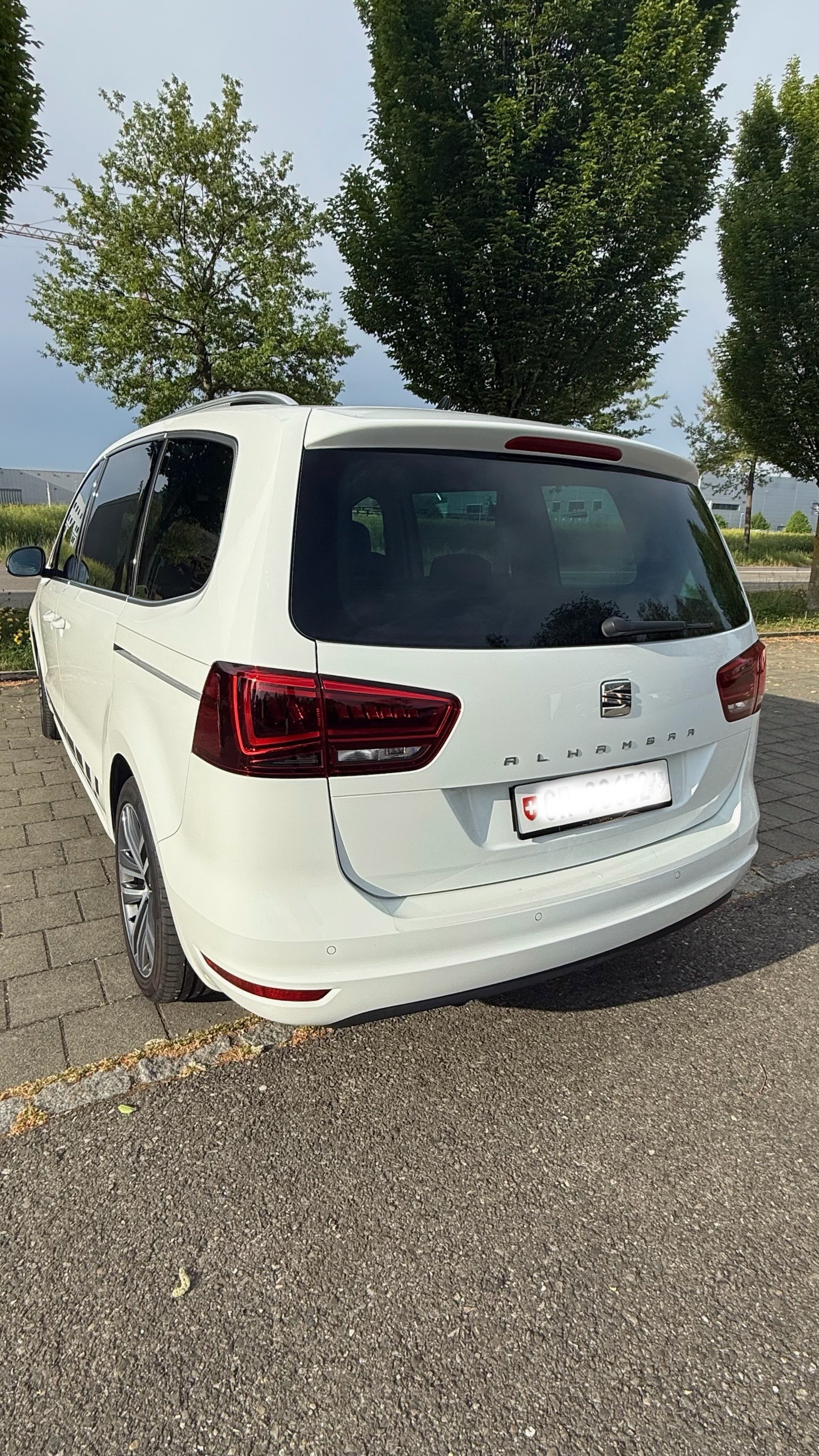 SEAT Alhambra 2.0 TDI DSG 4Drive FR-Line 184 PS 8-fach Alu 7-Sitzer Top gepflegt-image-3