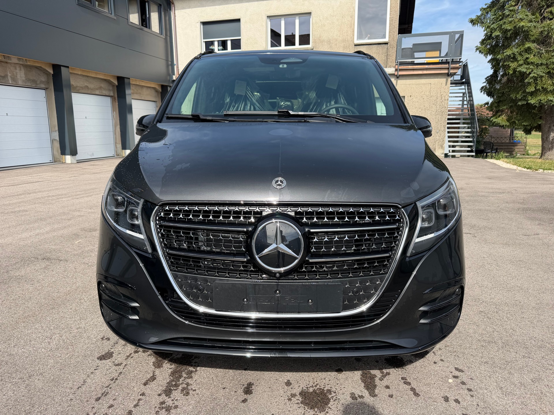 MERCEDES-BENZ NEUWAGEN !! AMG V 300 D LANG 4MATIC "CARBON" SWISS EDITION 9G-TRONIC. CH WAGEN MIT VOLLGARANTIE CH !! 7 PLÄTZER + AHK.-image-34