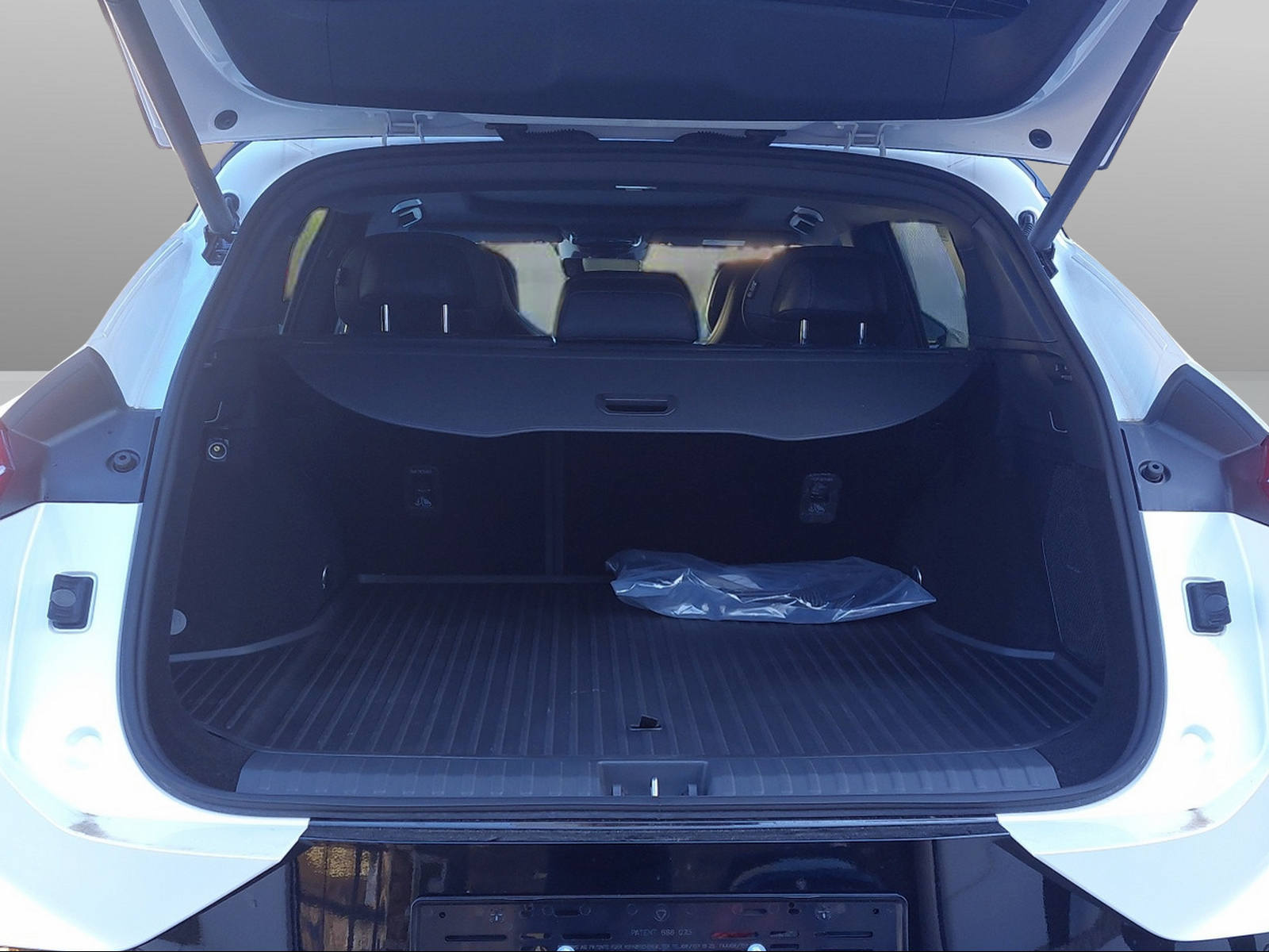 LYNK & CO 08 1.5 PHEV More-image-9
