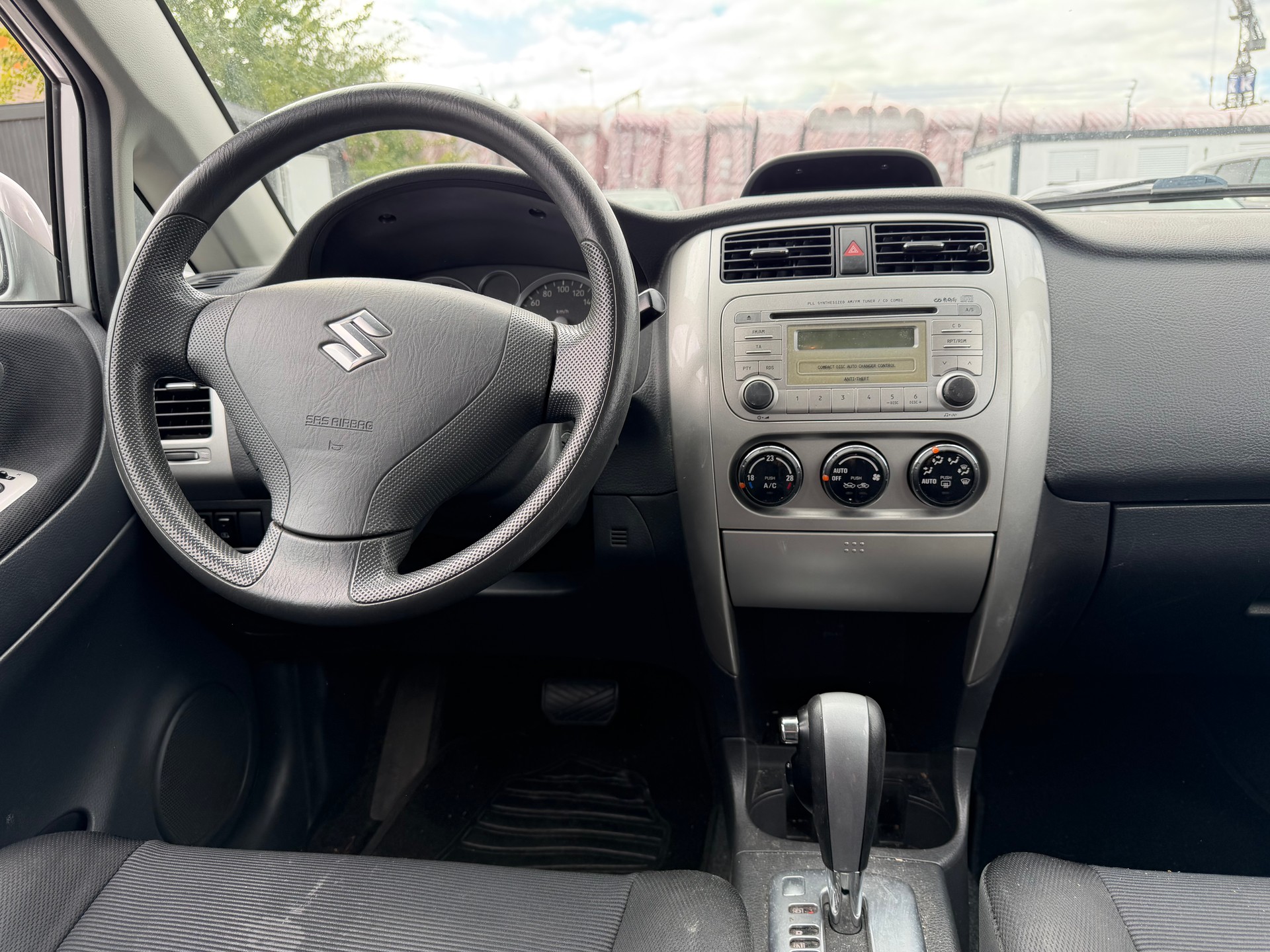 SUZUKI Liana 1.6 16V GL Top 25th Anniversary Edition 4WD-image-7
