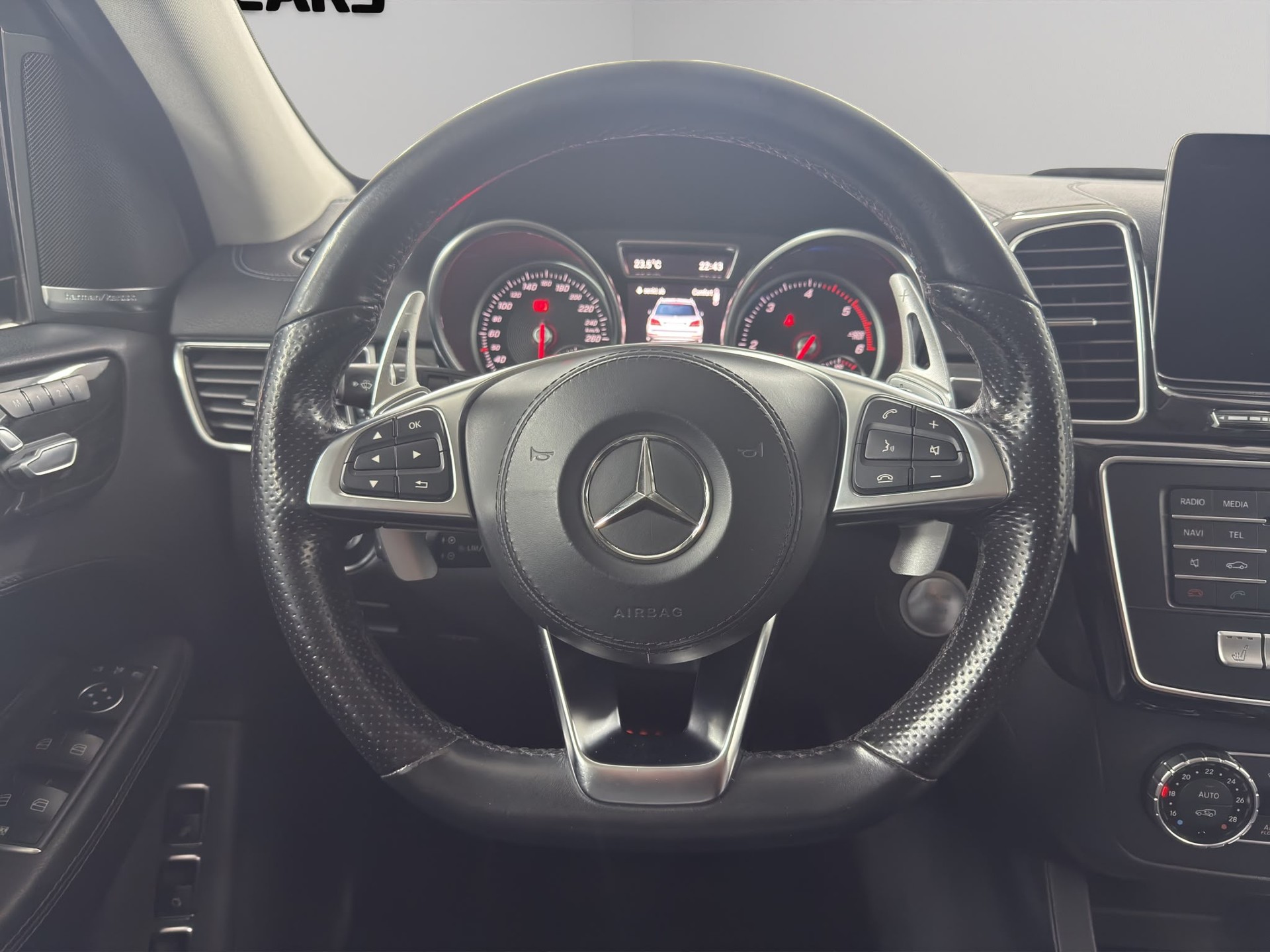 MERCEDES-BENZ GLS 350 d 4Matic 9G-TRONIC-image-17