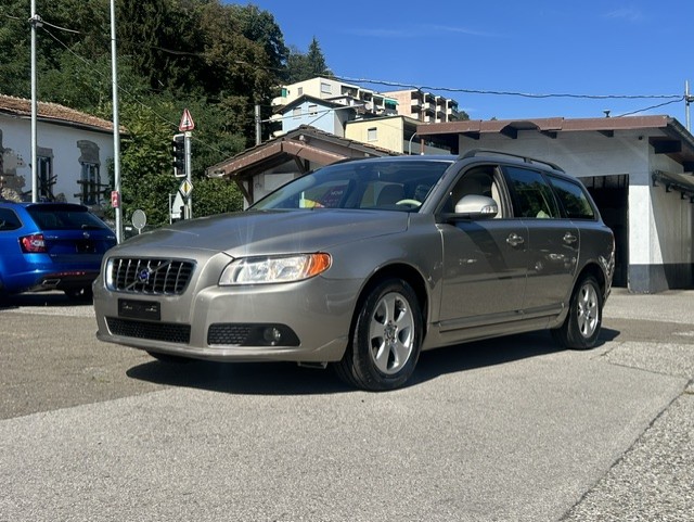 VOLVO V70 2.0 Momentum