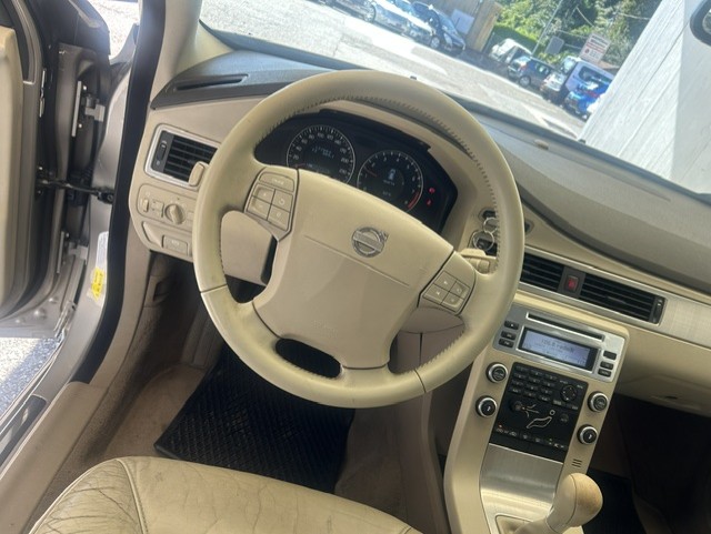 VOLVO V70 2.0 Momentum-image-11