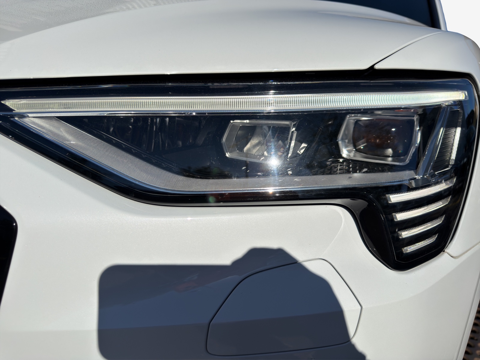 AUDI e-tron 55 Advanced Black Edition quattro-image-16