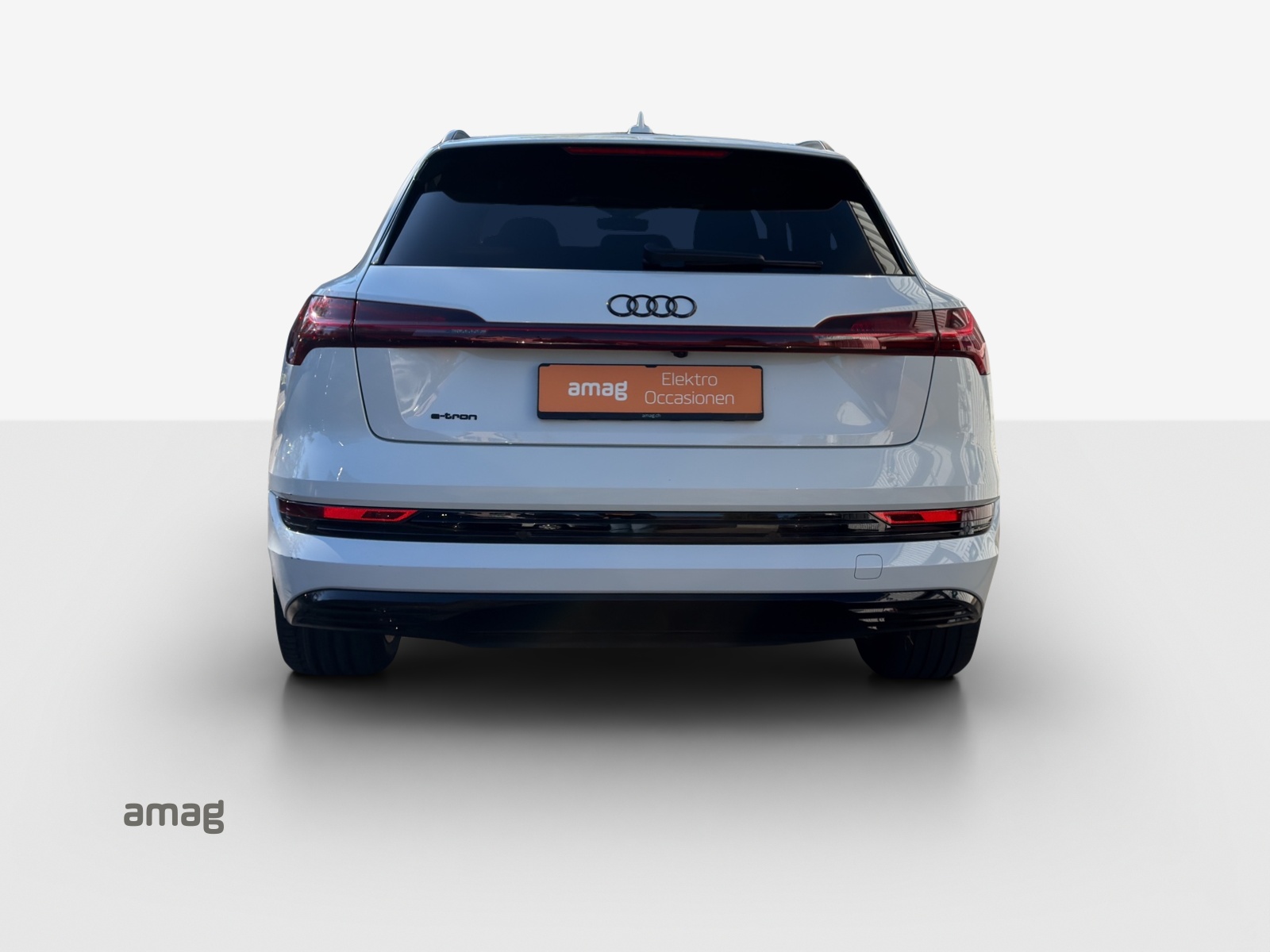 AUDI e-tron 55 Advanced Black Edition quattro-image-4