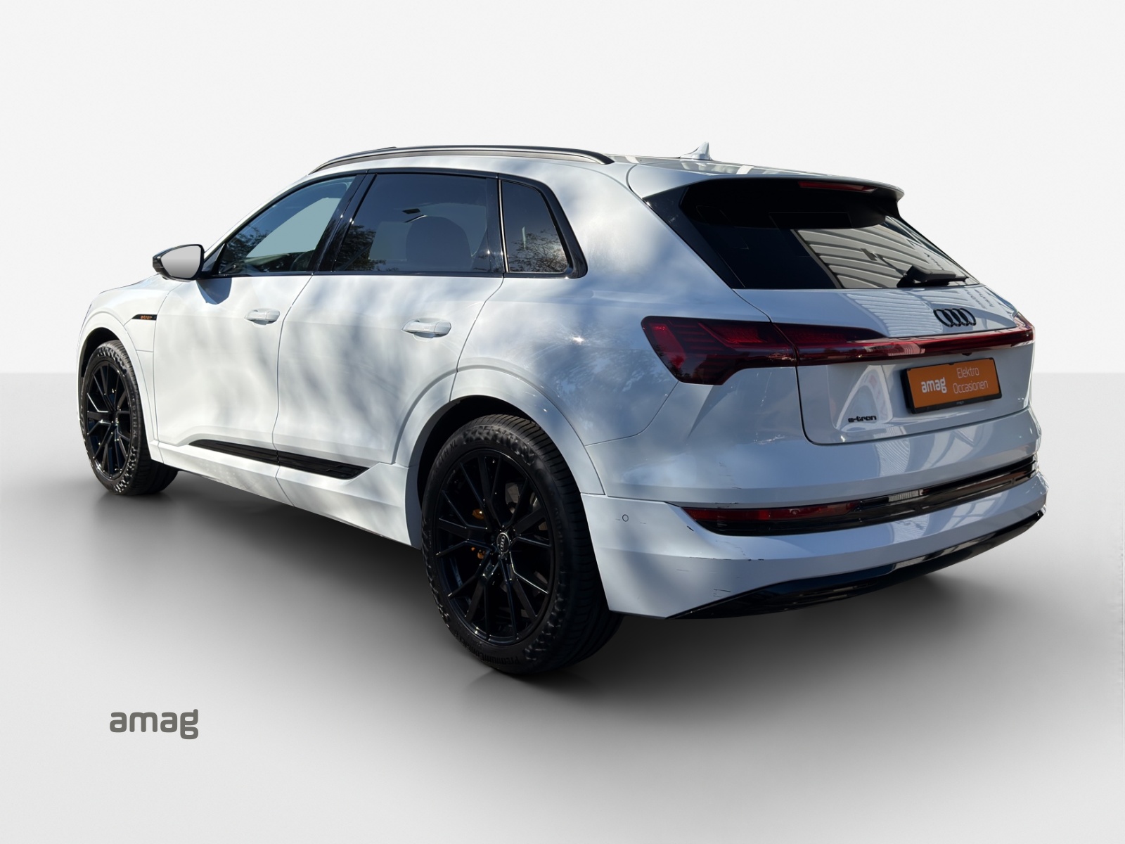 AUDI e-tron 55 Advanced Black Edition quattro-image-2