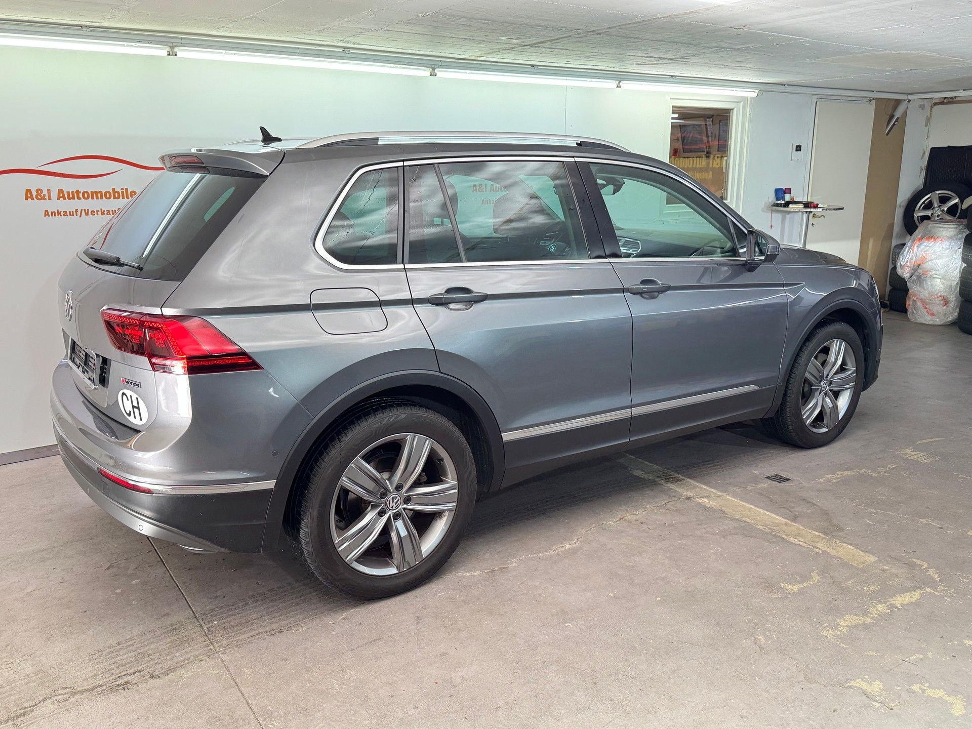 VW Tiguan 2.0TSI Highline 4Motion DSG-image-3