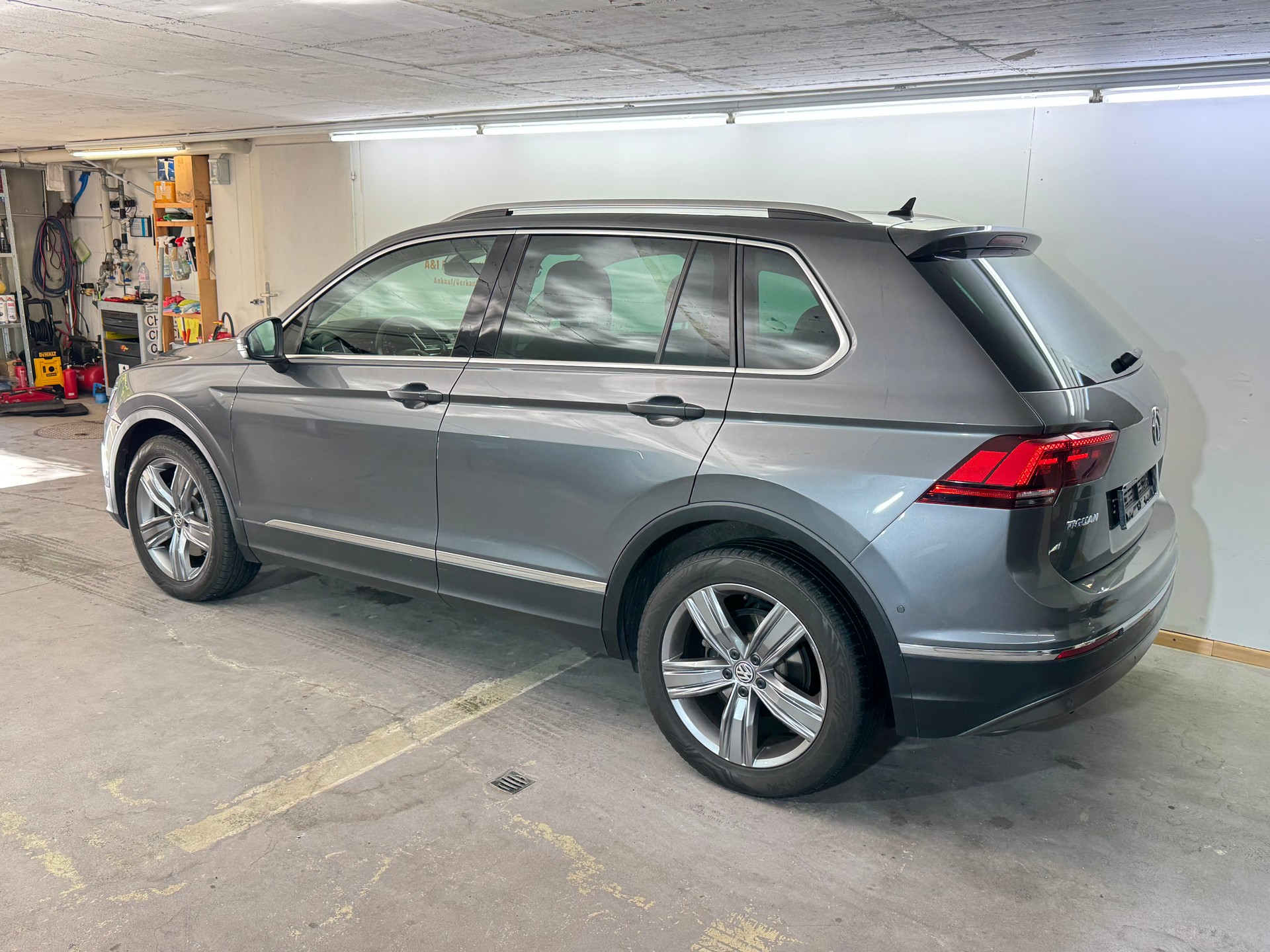 VW Tiguan 2.0TSI Highline 4Motion DSG-image-2