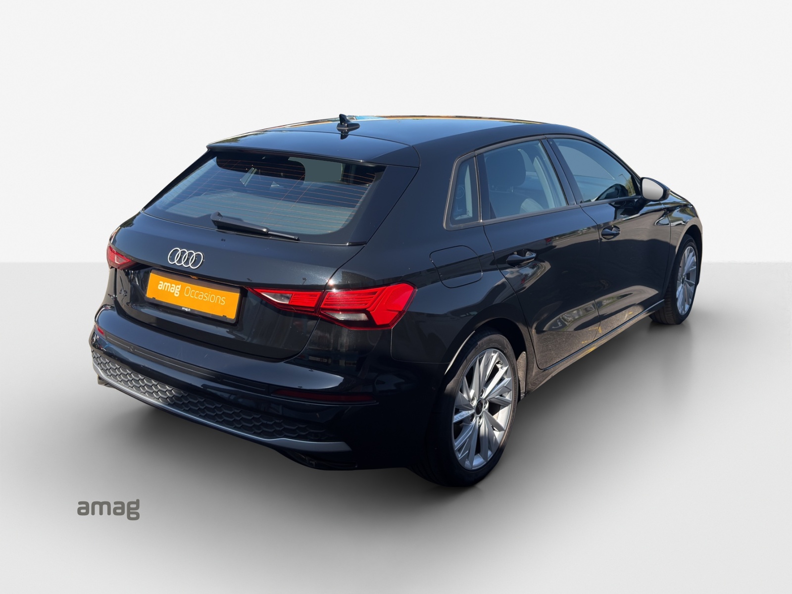 AUDI S3 Sportback TFSI quattro S-tronic-image-4