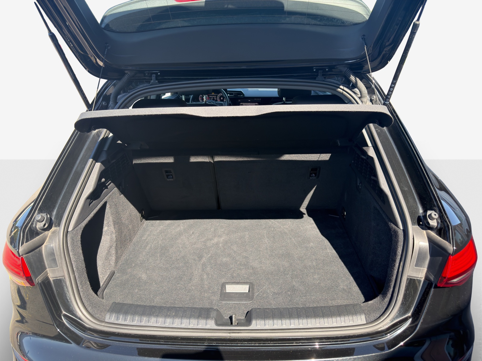 AUDI S3 Sportback TFSI quattro S-tronic-image-12
