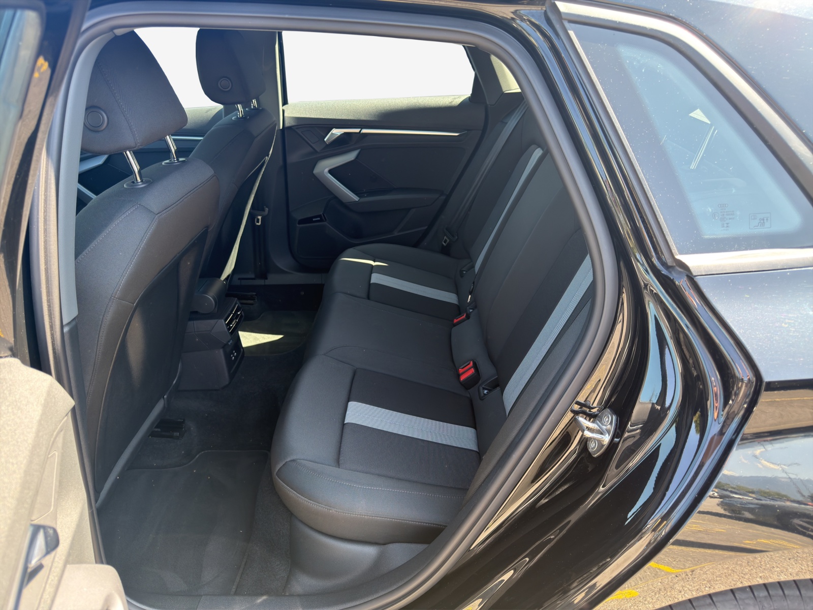 AUDI S3 Sportback TFSI quattro S-tronic-image-11