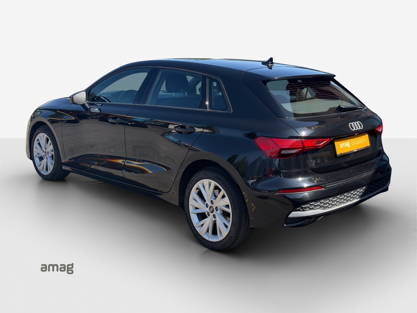 AUDI S3 Sportback TFSI quattro S-tronic-image-2