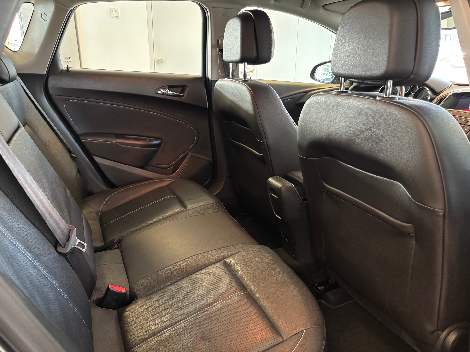 OPEL Astra 1.6i 16V Turbo Cosmo-image-9