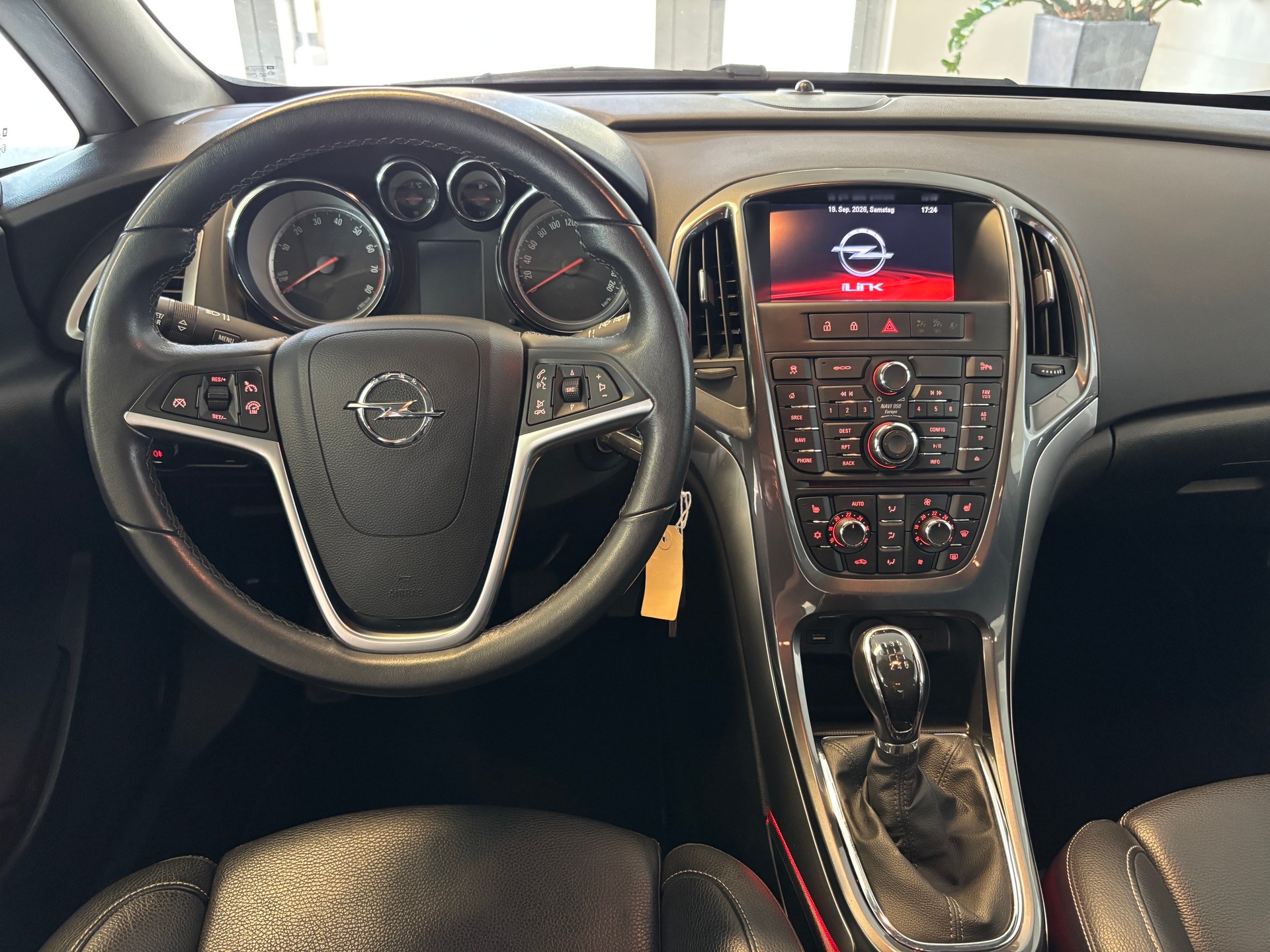 OPEL Astra 1.6i 16V Turbo Cosmo-image-12