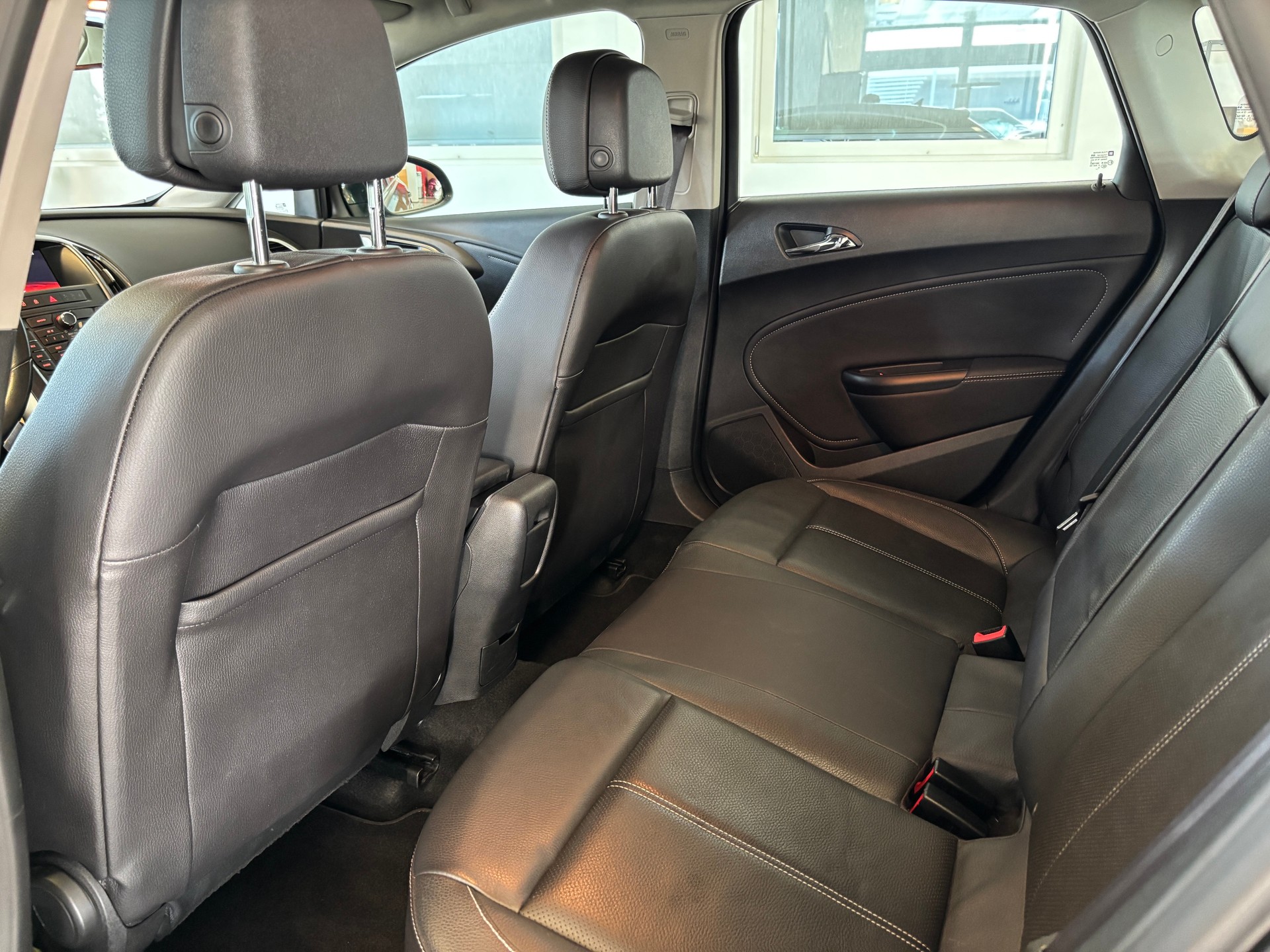 OPEL Astra 1.6i 16V Turbo Cosmo-image-10