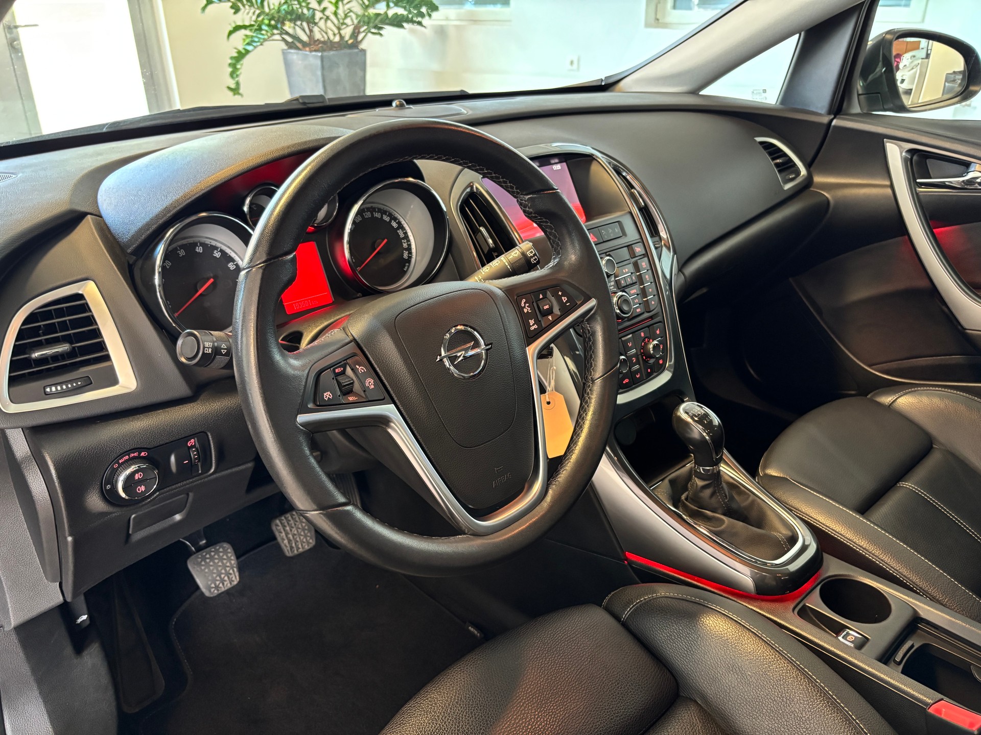 OPEL Astra 1.6i 16V Turbo Cosmo-image-5