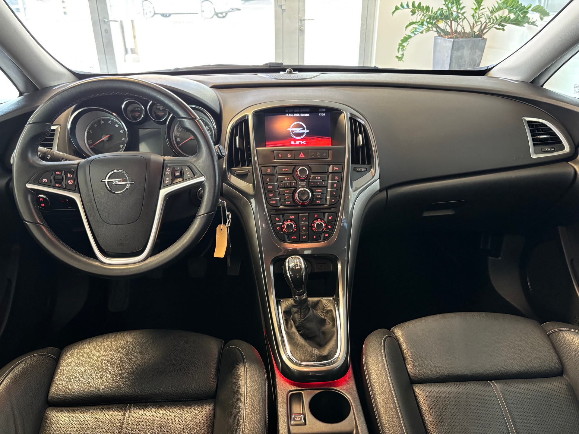 OPEL Astra 1.6i 16V Turbo Cosmo-image-11