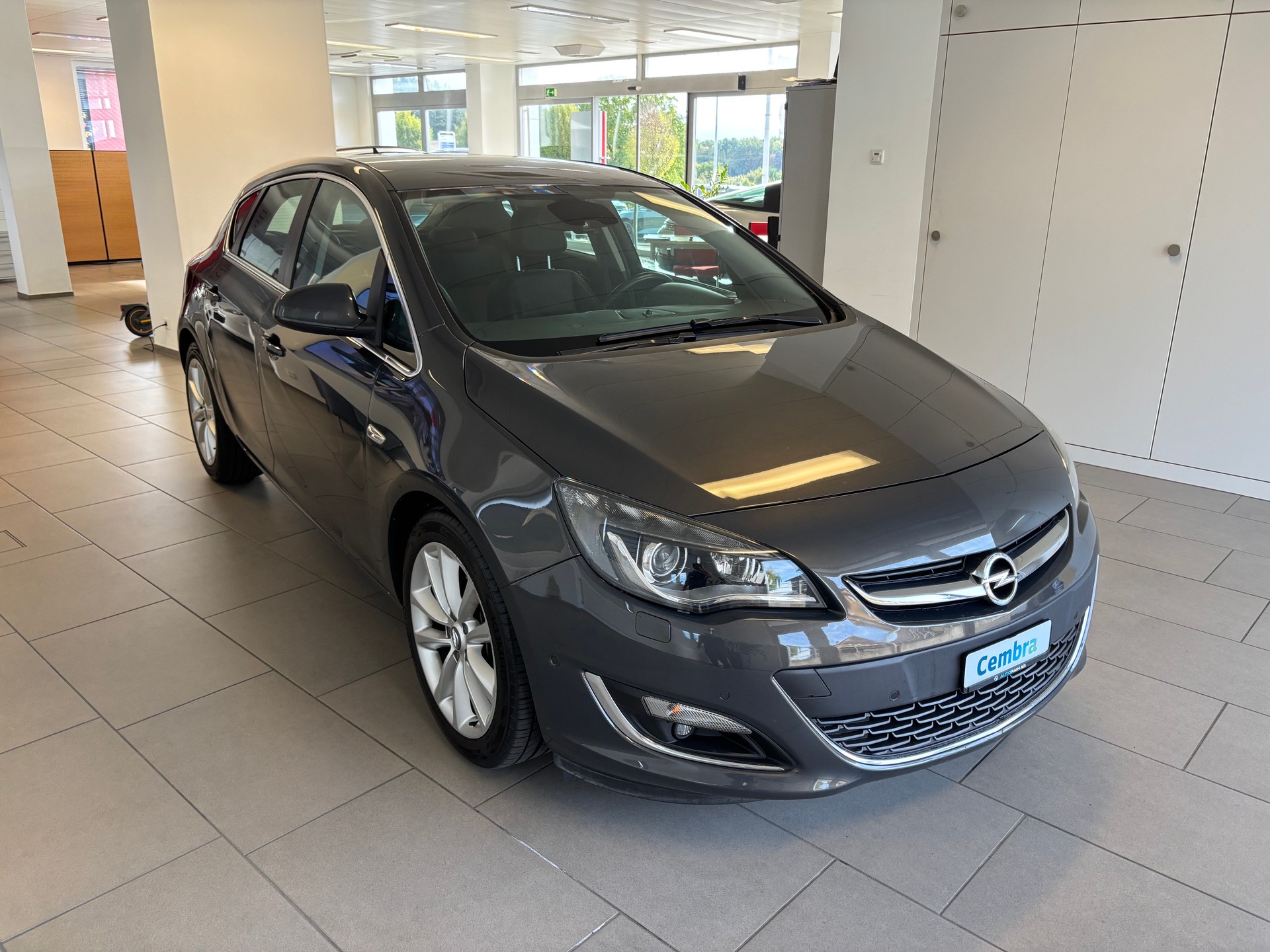 OPEL Astra 1.6i 16V Turbo Cosmo-image-1