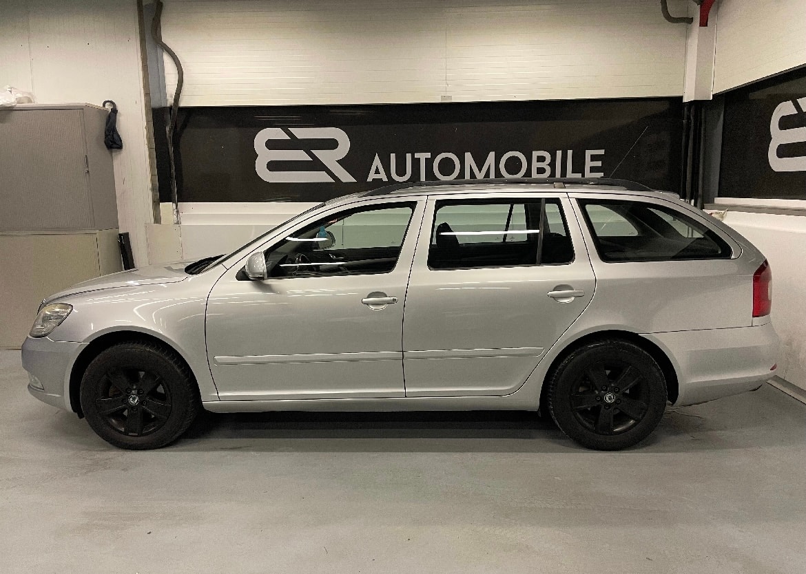SKODA Octavia Combi 1.8 TSI Elegance DSG-image-4