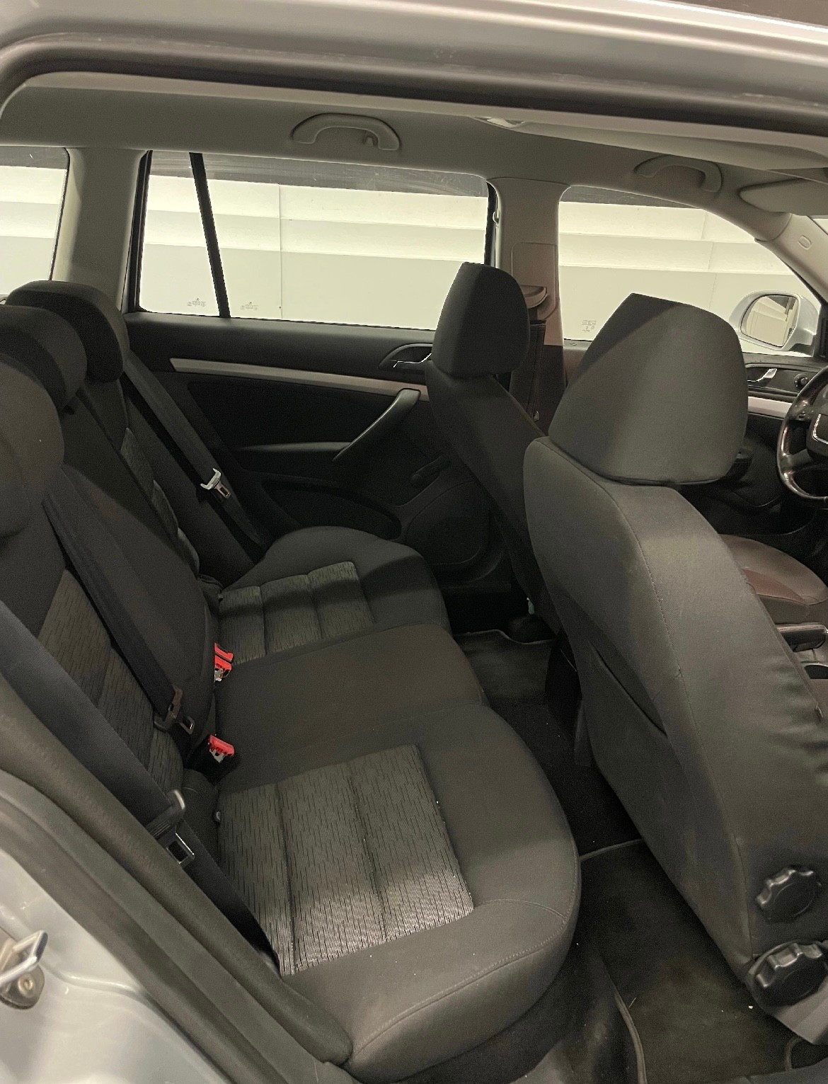 SKODA Octavia Combi 1.8 TSI Elegance DSG-image-12