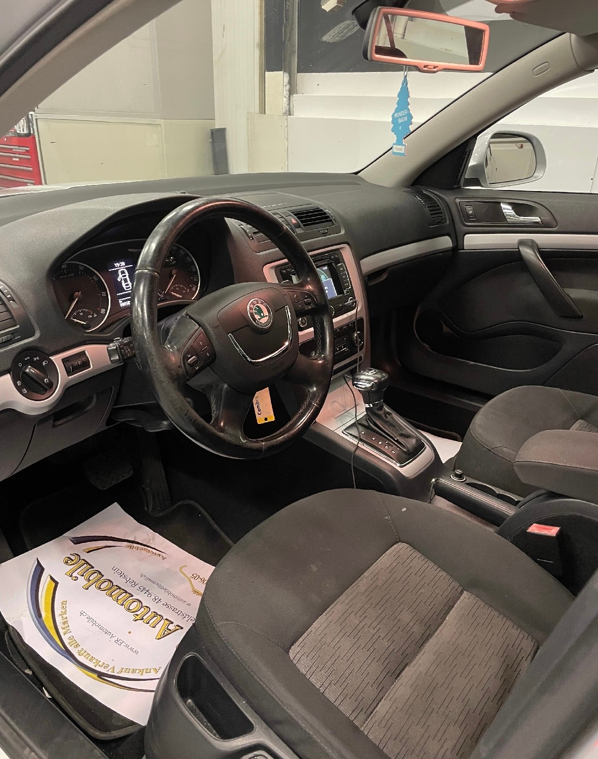 SKODA Octavia Combi 1.8 TSI Elegance DSG-image-7