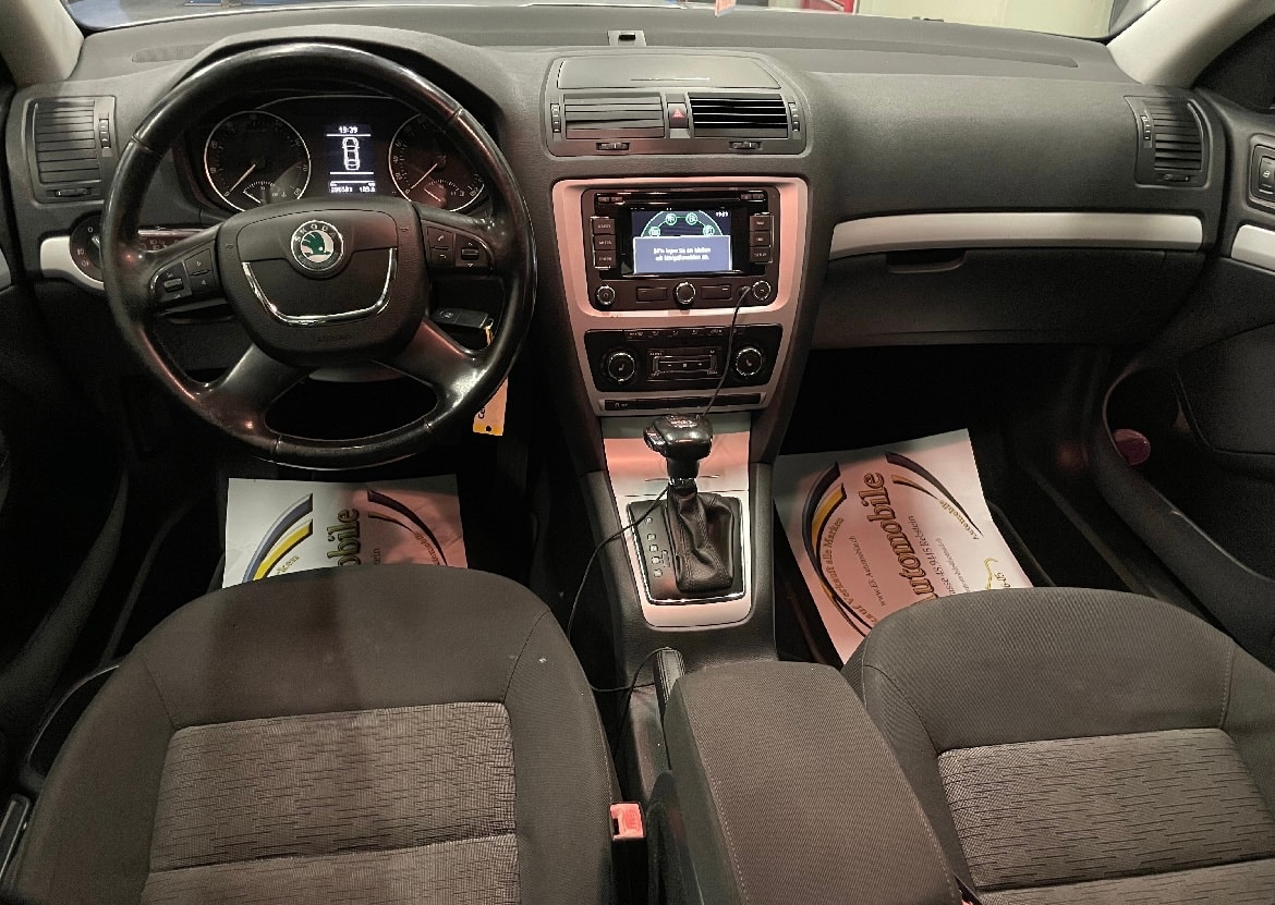 SKODA Octavia Combi 1.8 TSI Elegance DSG-image-6