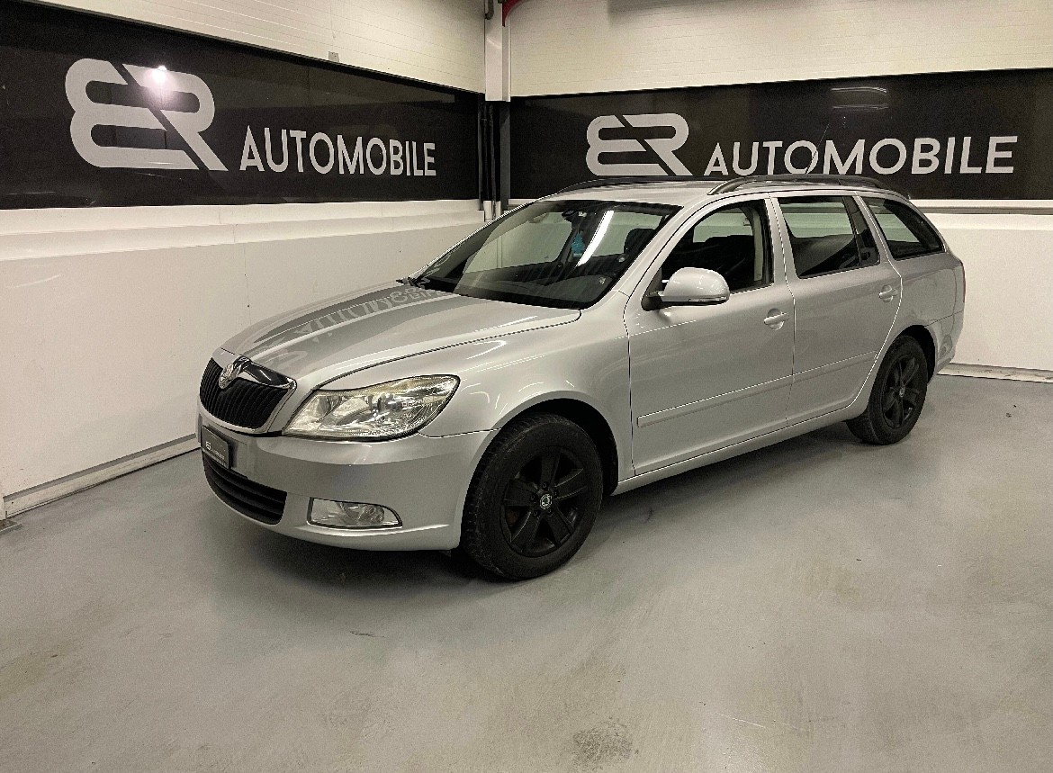 SKODA Octavia Combi 1.8 TSI Elegance DSG-image-0