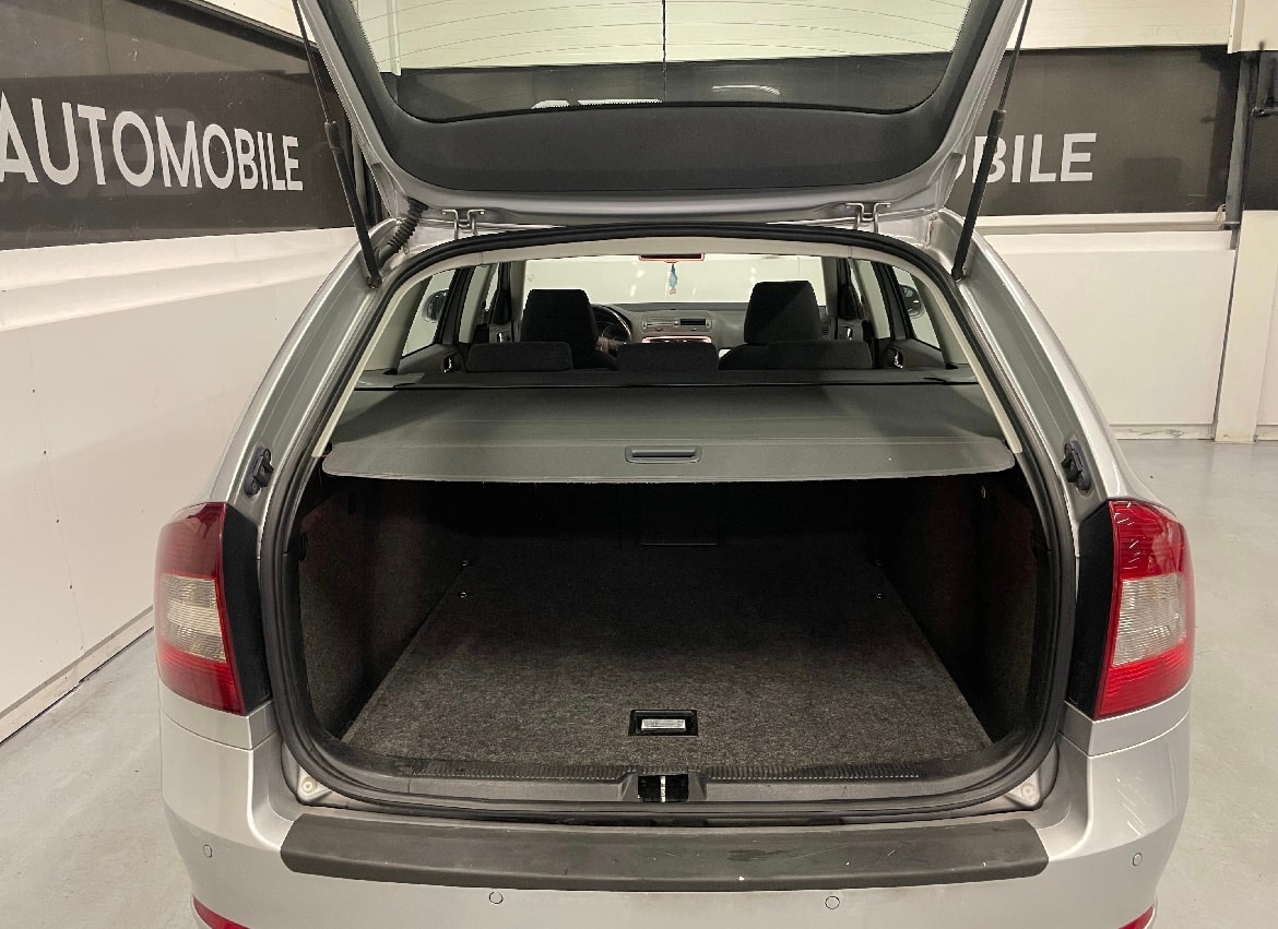 SKODA Octavia Combi 1.8 TSI Elegance DSG-image-5