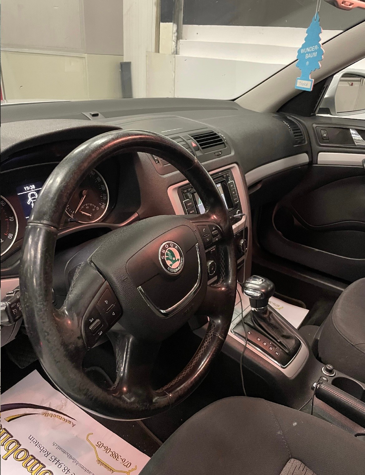 SKODA Octavia Combi 1.8 TSI Elegance DSG-image-9
