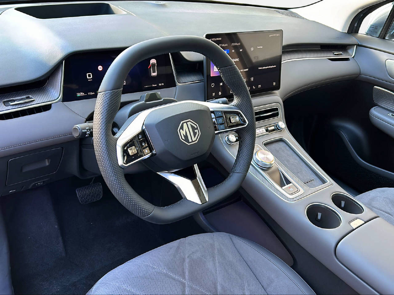 MG S6 EV 77 kWh Luxury 4WD-image-10