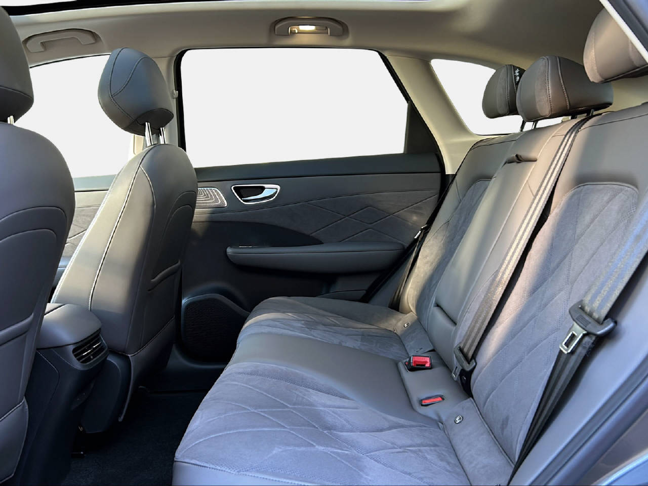 MG S6 EV 77 kWh Luxury 4WD-image-11