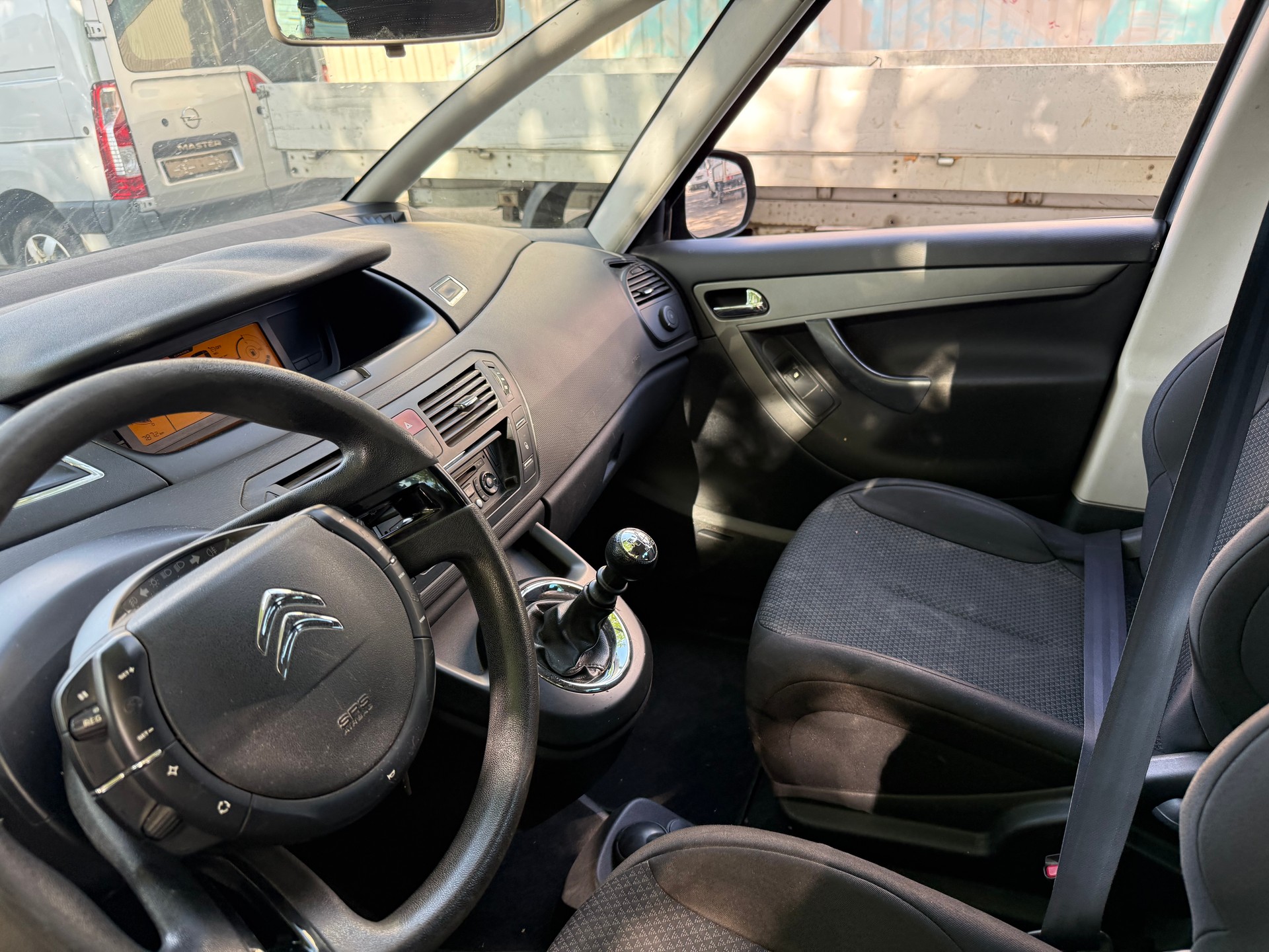CITROEN C4 PICASSO-image-2