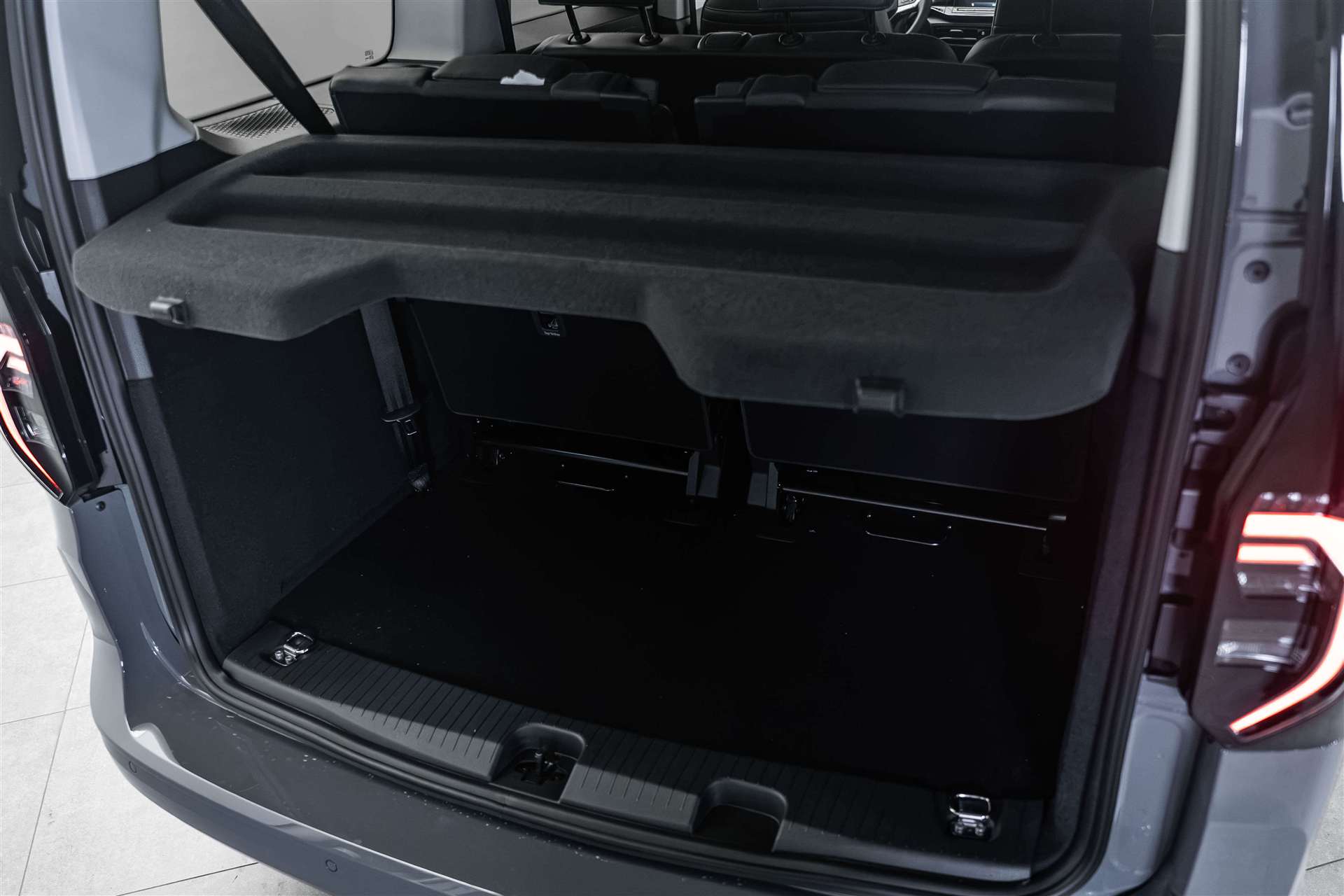 VW VW Caddy Maxi 1.5 TSi PHEV Style 7-Plät. 204PS DSG-Automat-image-4
