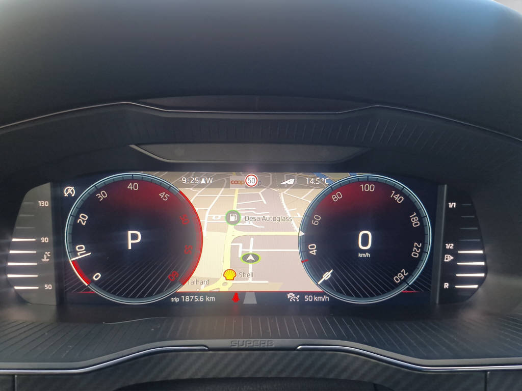 SKODA Superb Combi 2.0 TDI 200 SportLine 4x4 DSG-image-13