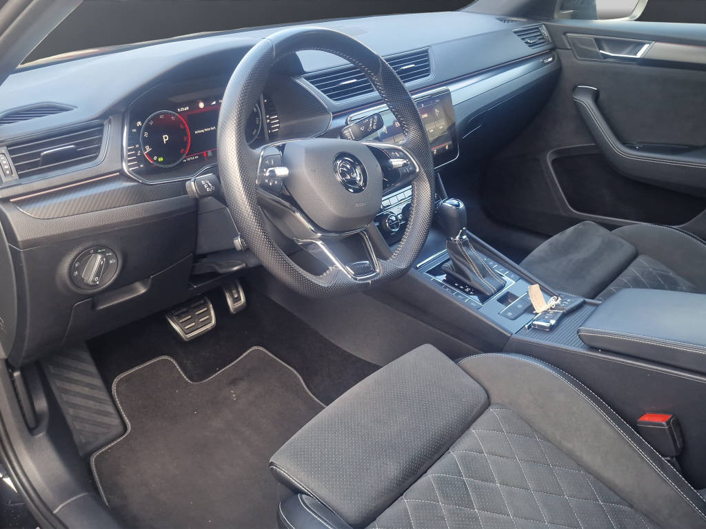 SKODA Superb Combi 2.0 TDI 200 SportLine 4x4 DSG-image-8