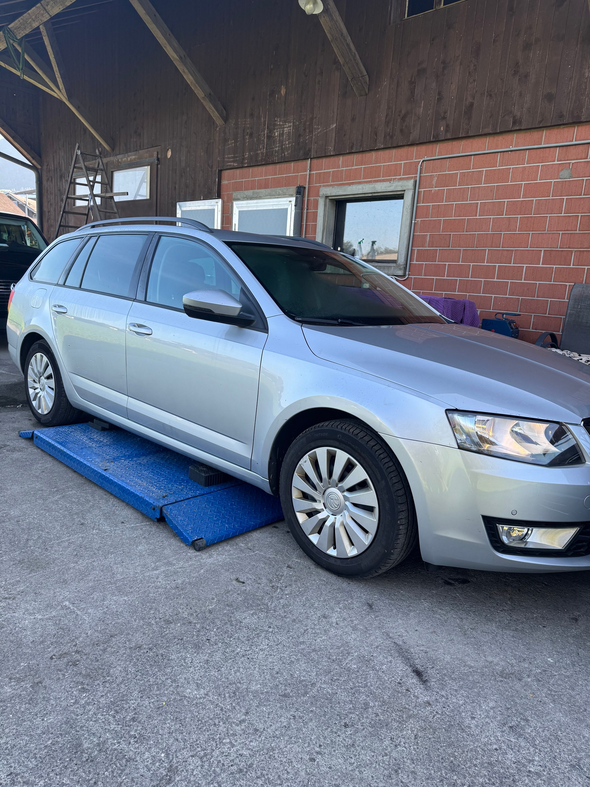 SKODA Octavia 1.6 TDI Ambition 4x4-image-3