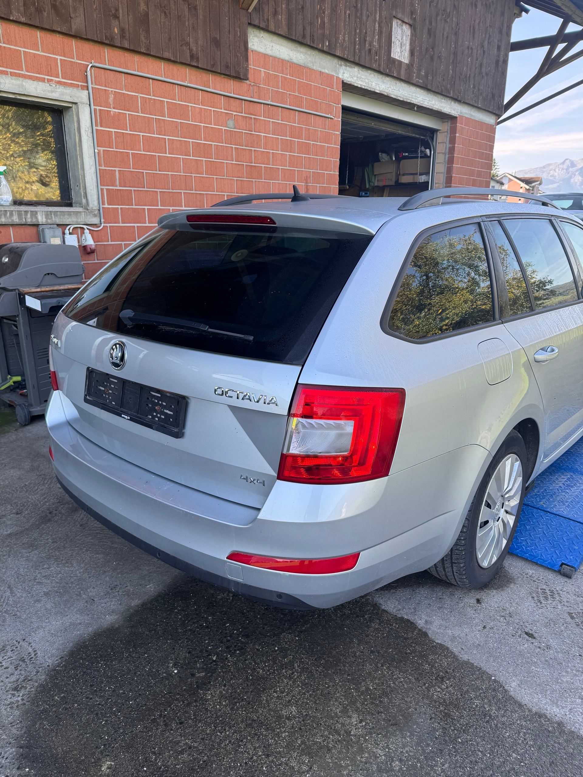 SKODA Octavia 1.6 TDI Ambition 4x4-image-2