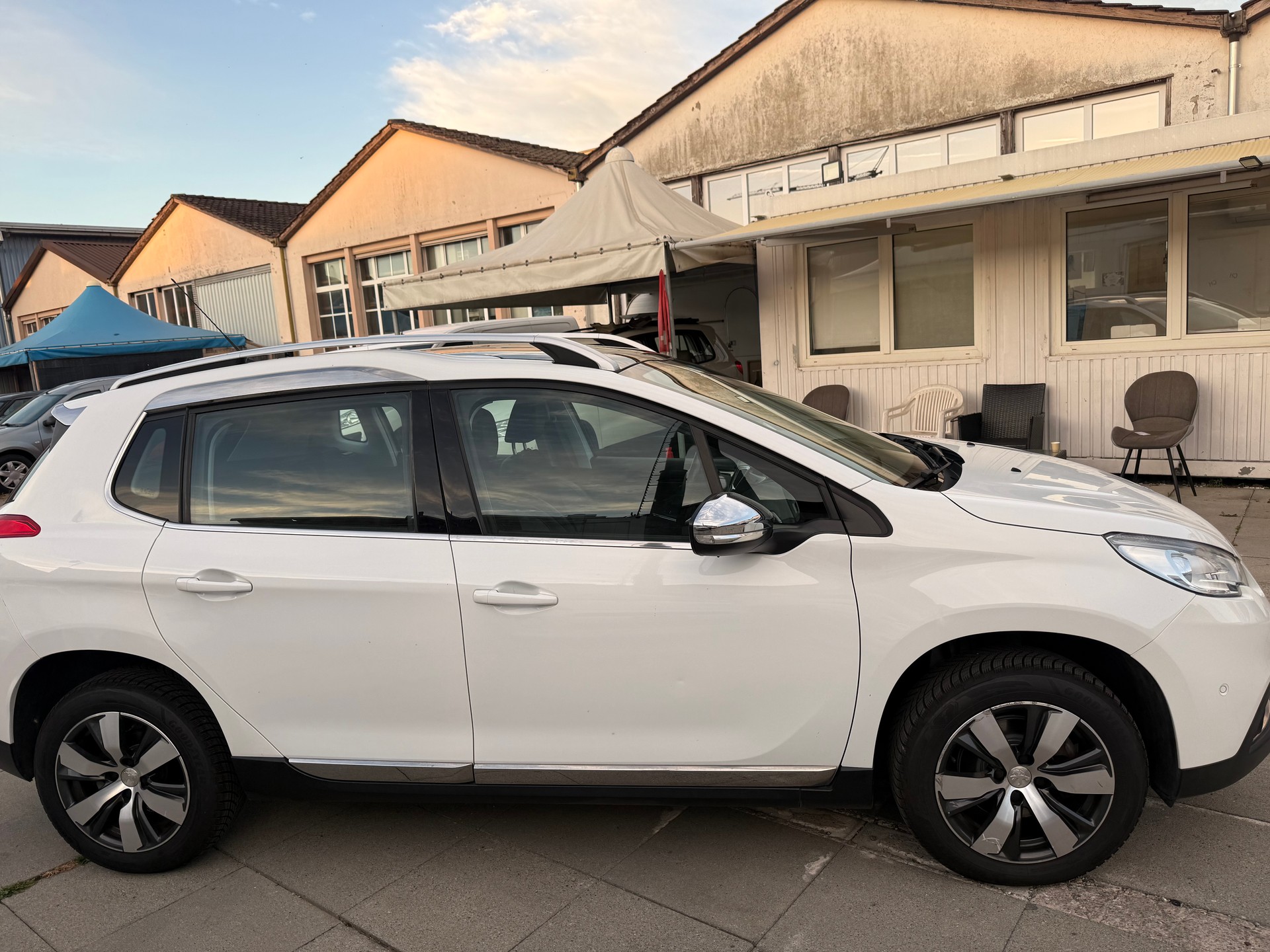 PEUGEOT 2008 1.2 PureTech Active-image-2