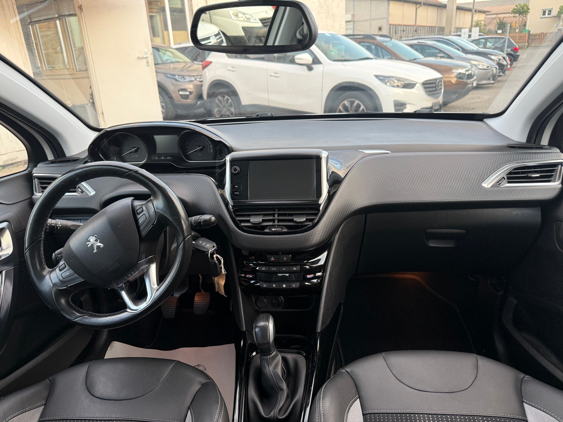 PEUGEOT 2008 1.2 PureTech Active-image-9