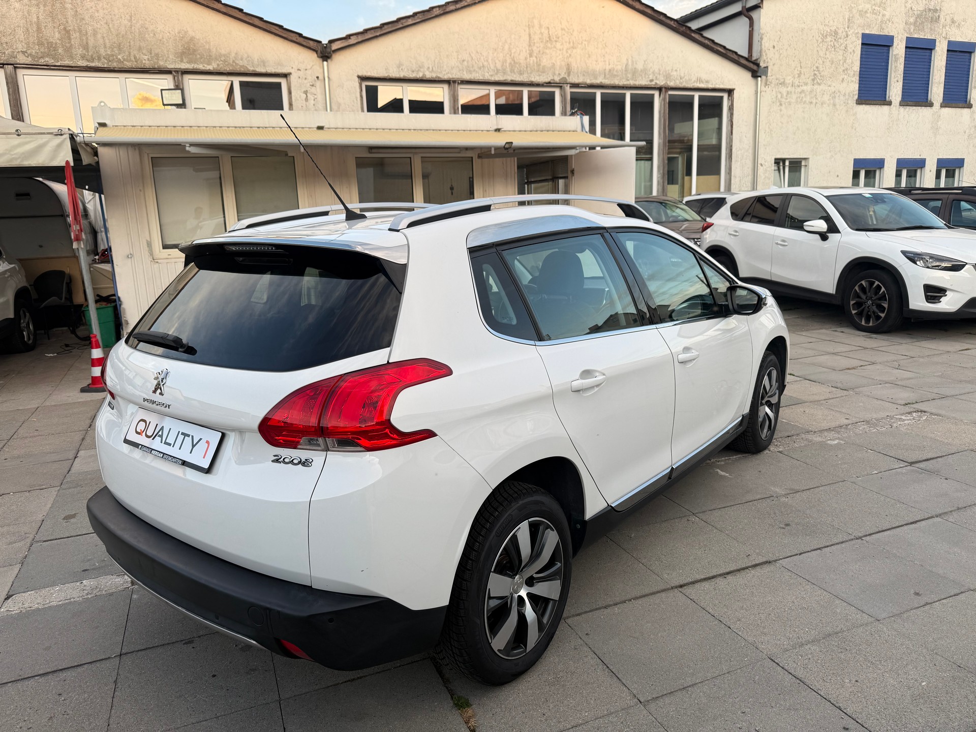PEUGEOT 2008 1.2 PureTech Active-image-5