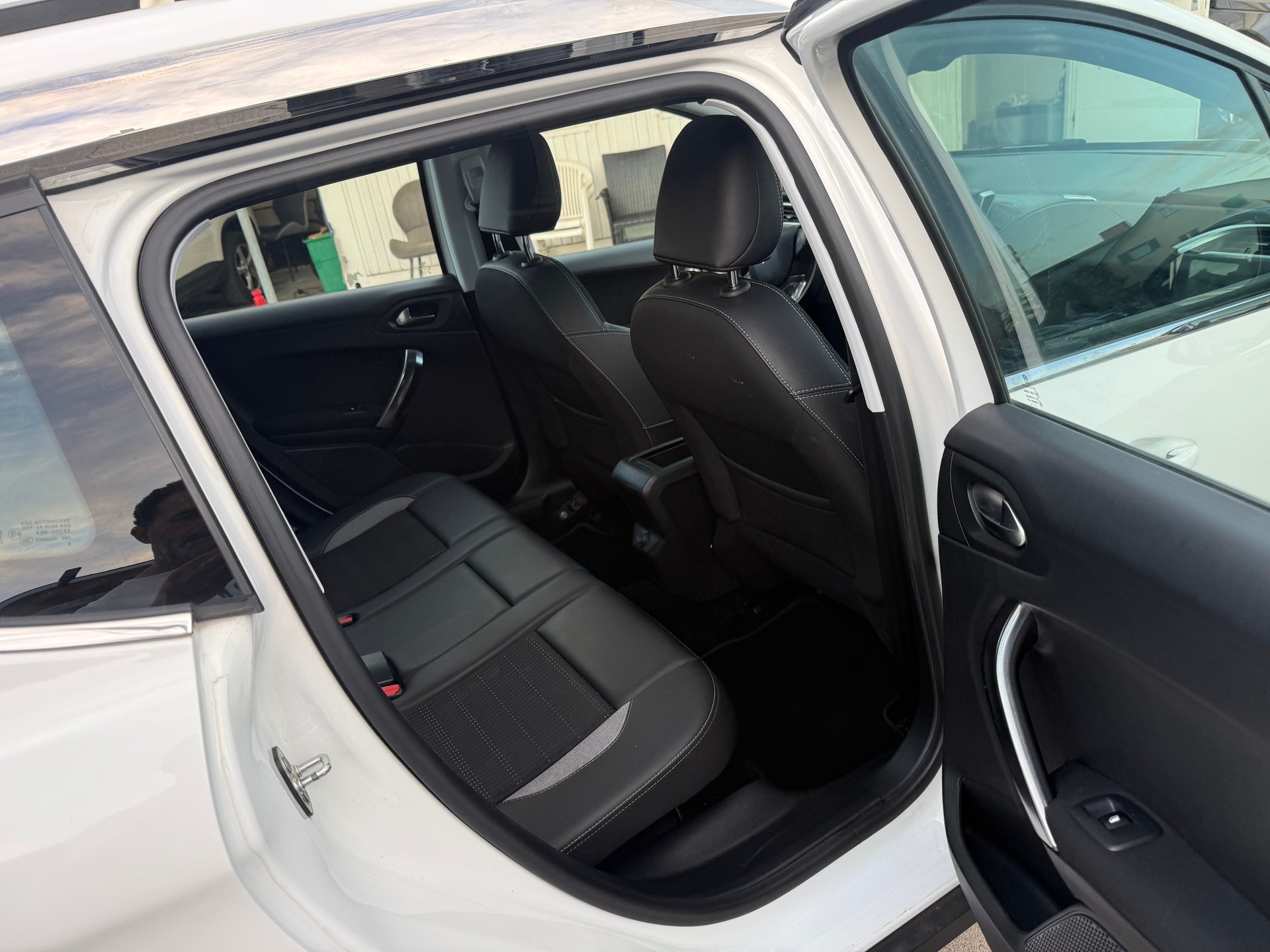 PEUGEOT 2008 1.2 PureTech Active-image-10