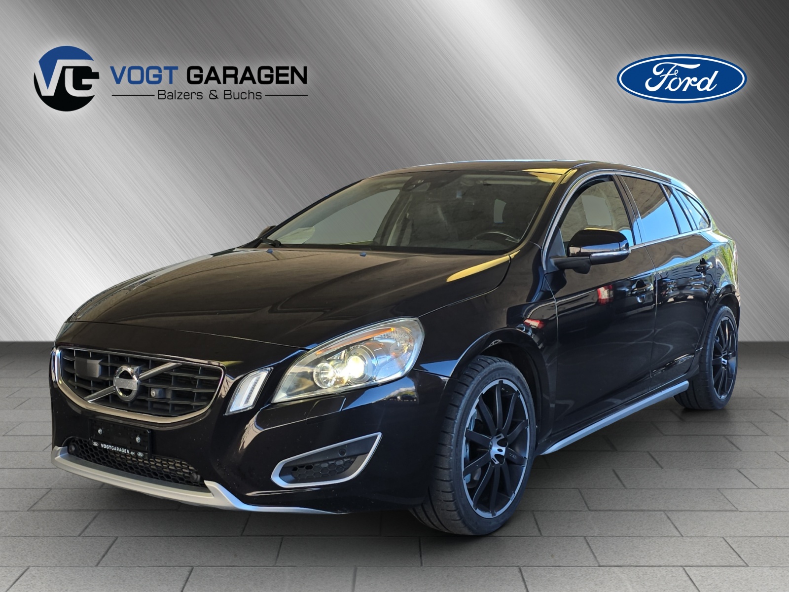 VOLVO V60 2.4 D5 Summum AWD