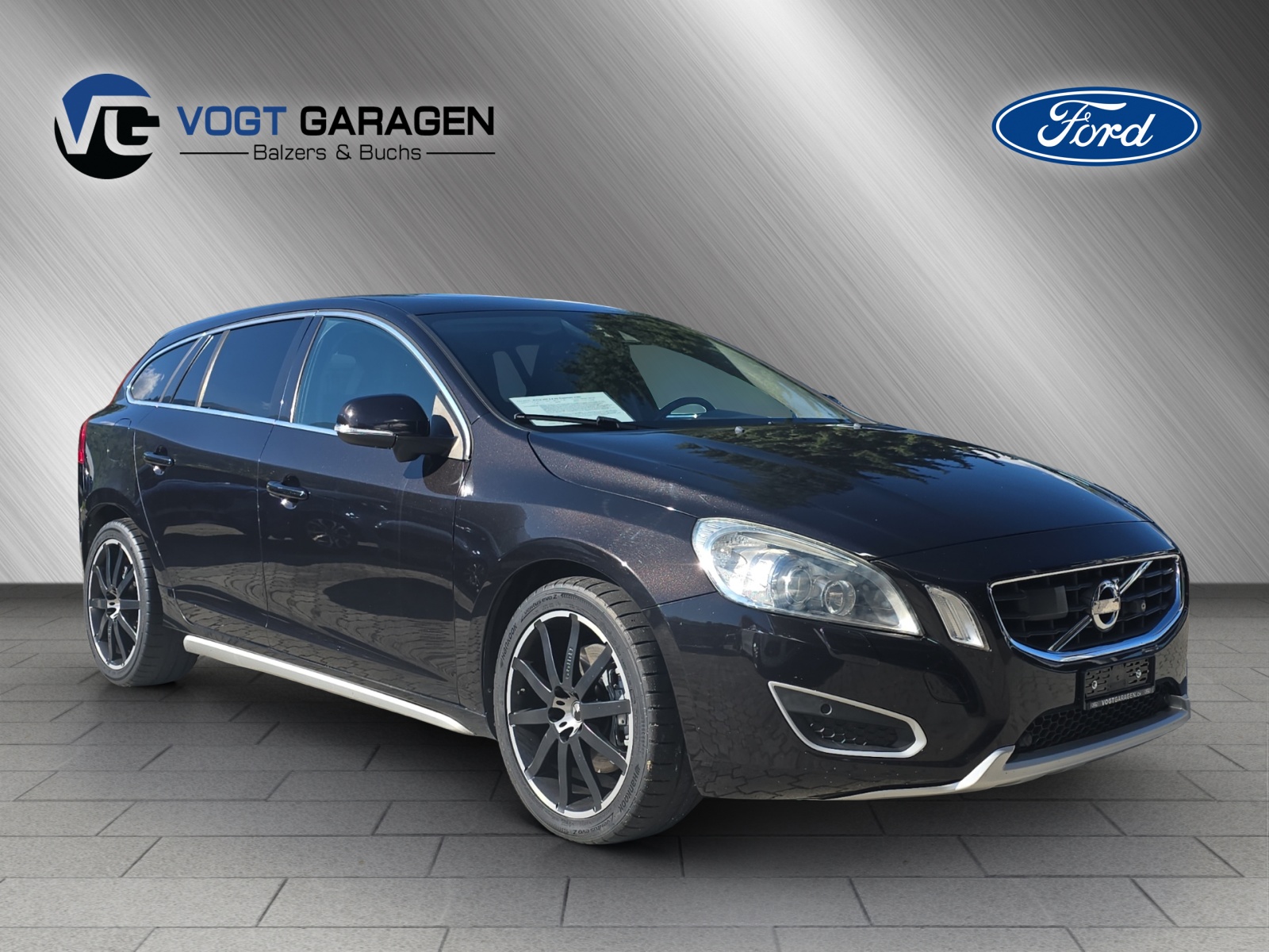 VOLVO V60 2.4 D5 Summum AWD-showroom-element-2