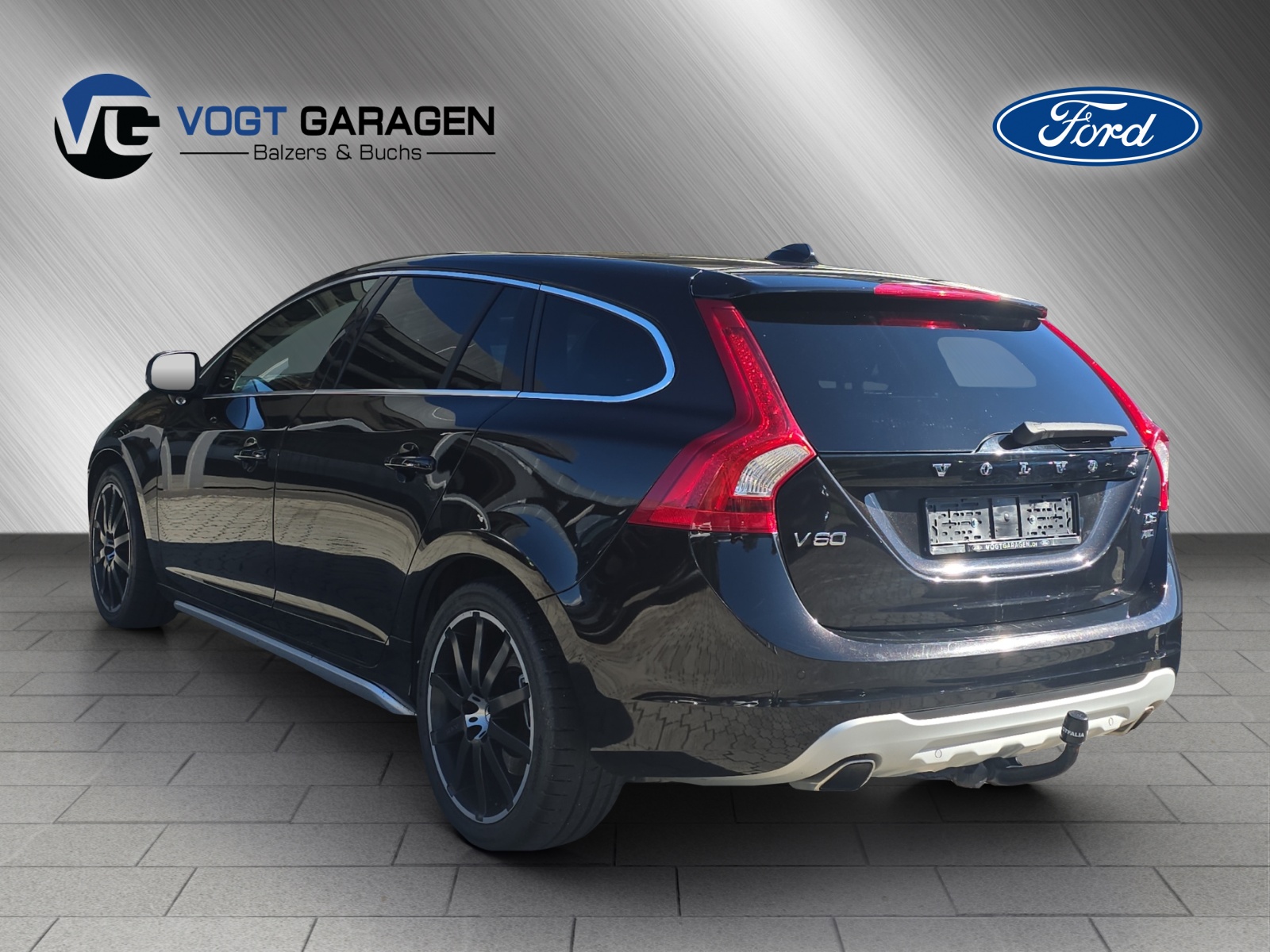 VOLVO V60 2.4 D5 Summum AWD-showroom-element-3
