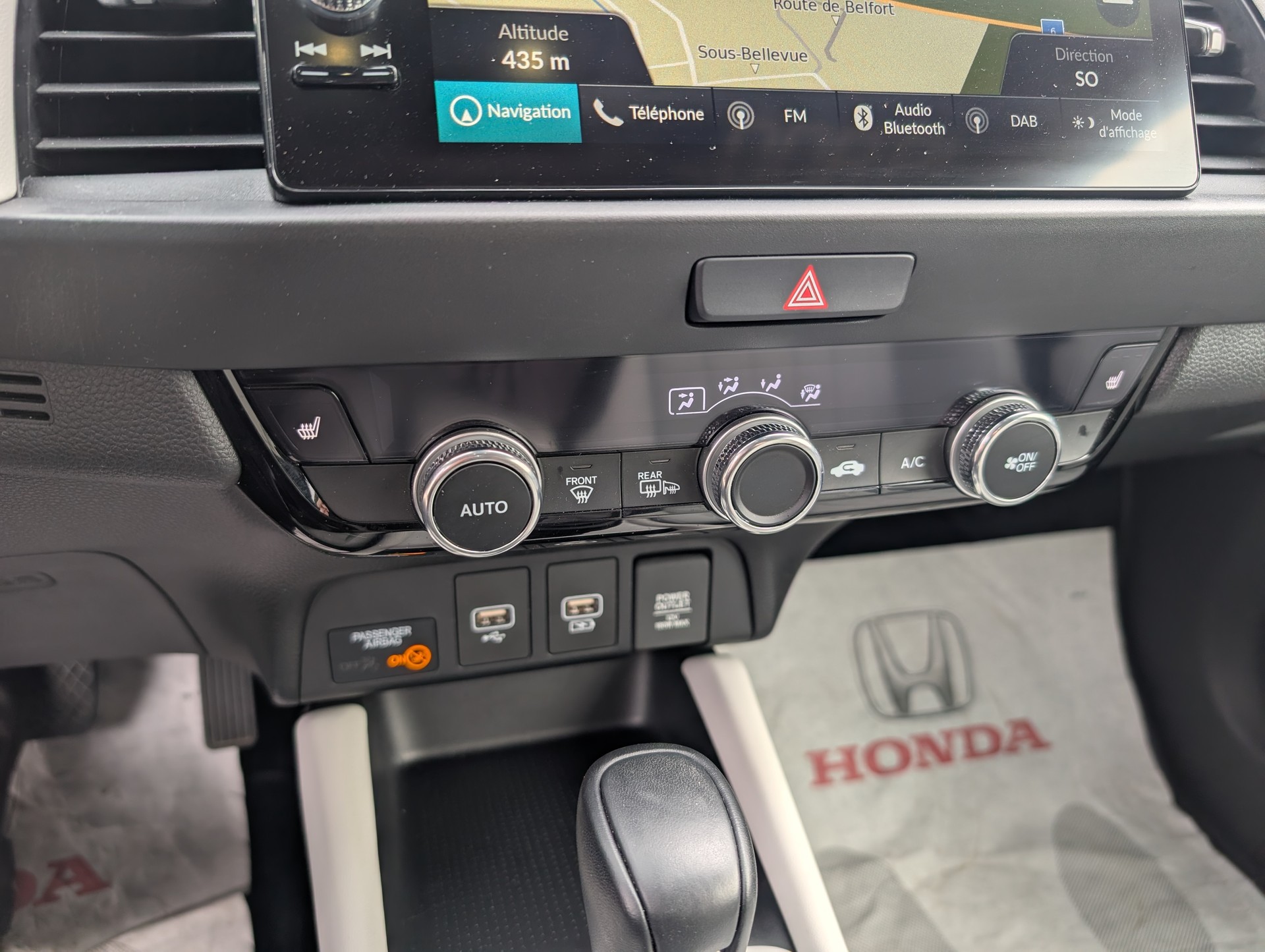 HONDA Jazz 1.5i-MMD Executive E-CVT-image-9