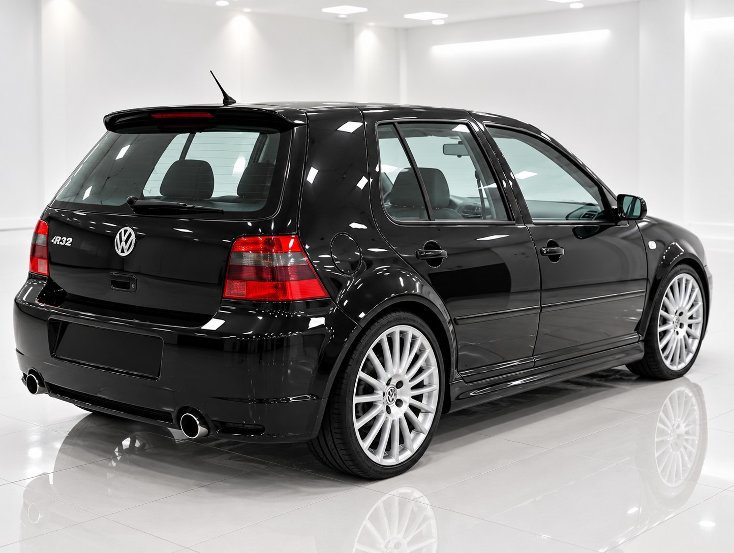 VW Golf R32 4Motion-image-3