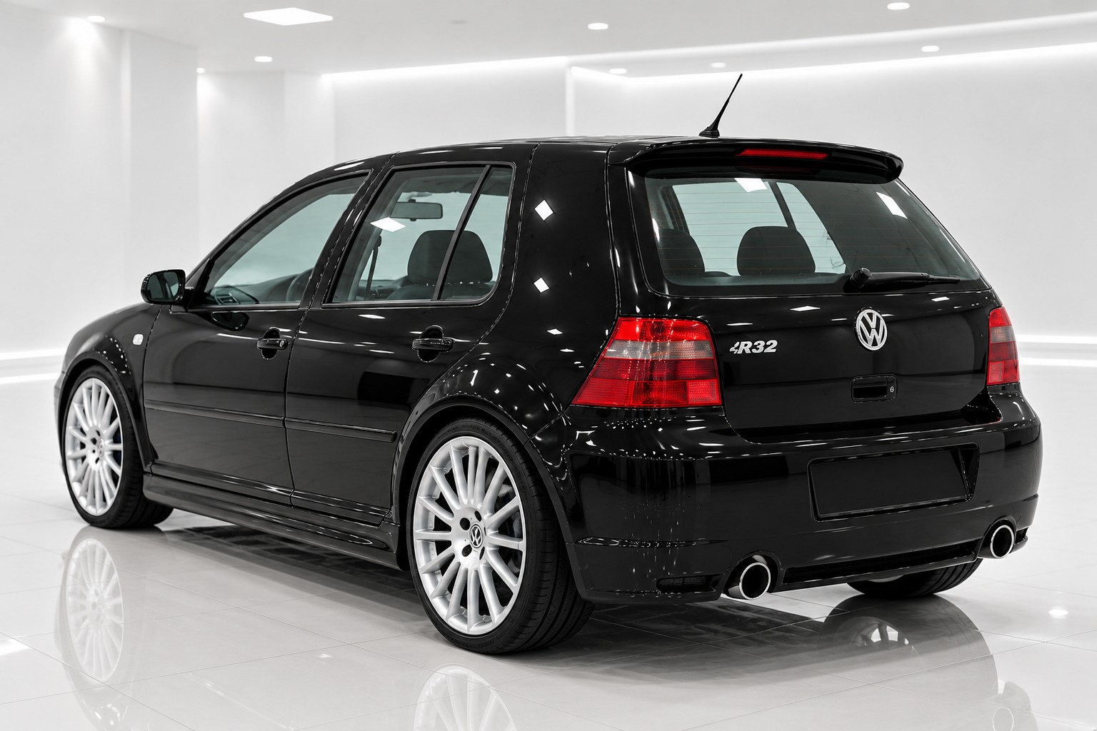 VW Golf R32 4Motion-image-2
